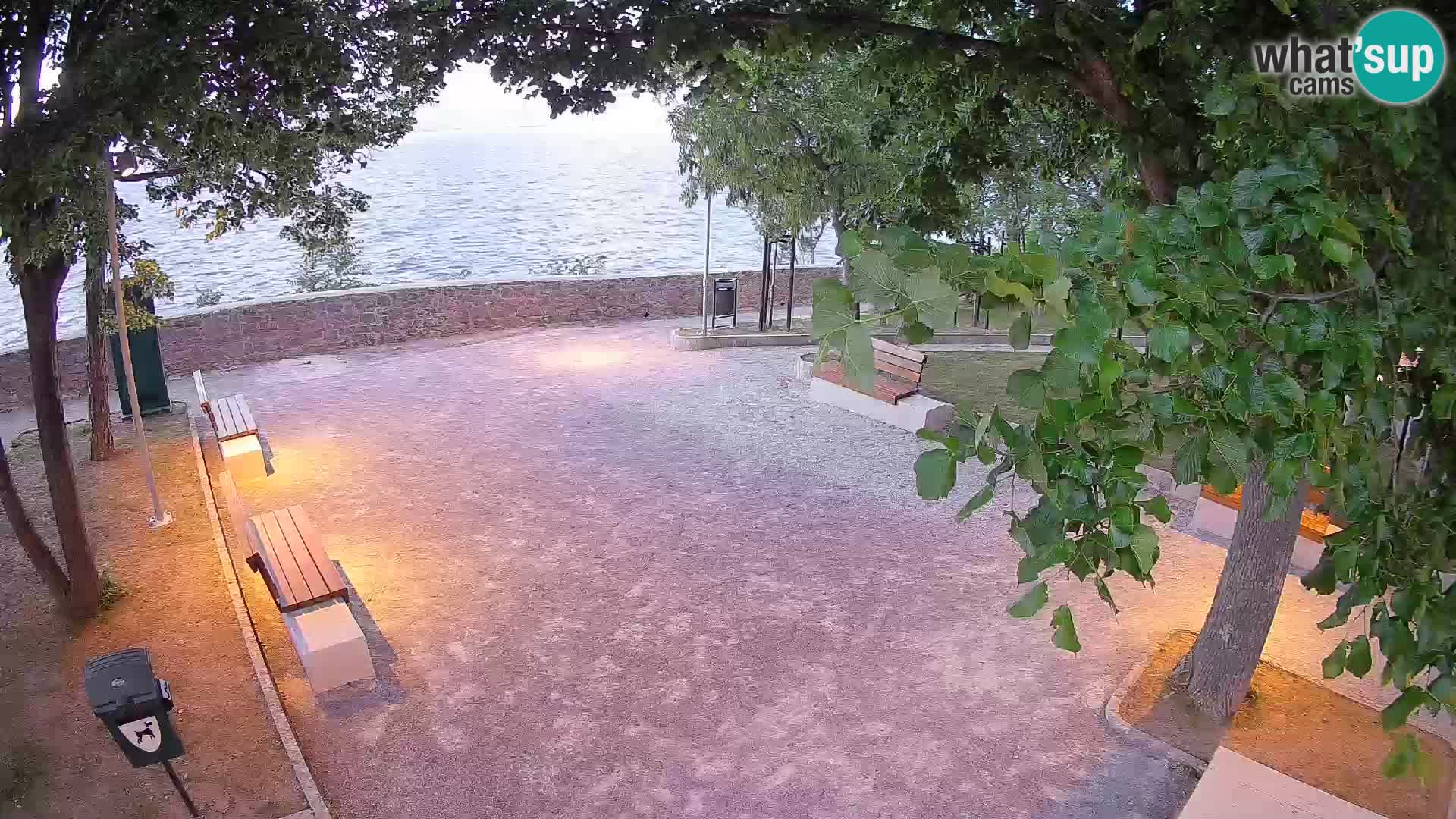 Webcam Senj en direct – Parc des Écrivains et canal du Velebit