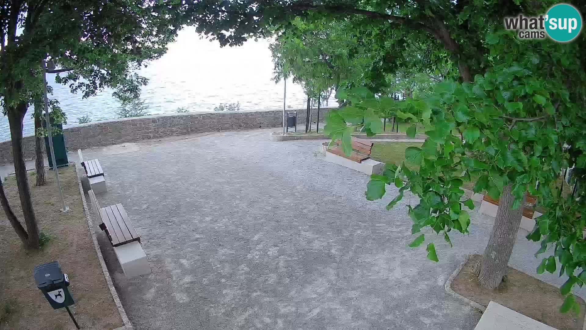 Spletna kamera Senj v živo – Park pisateljev in Velebitski kanal