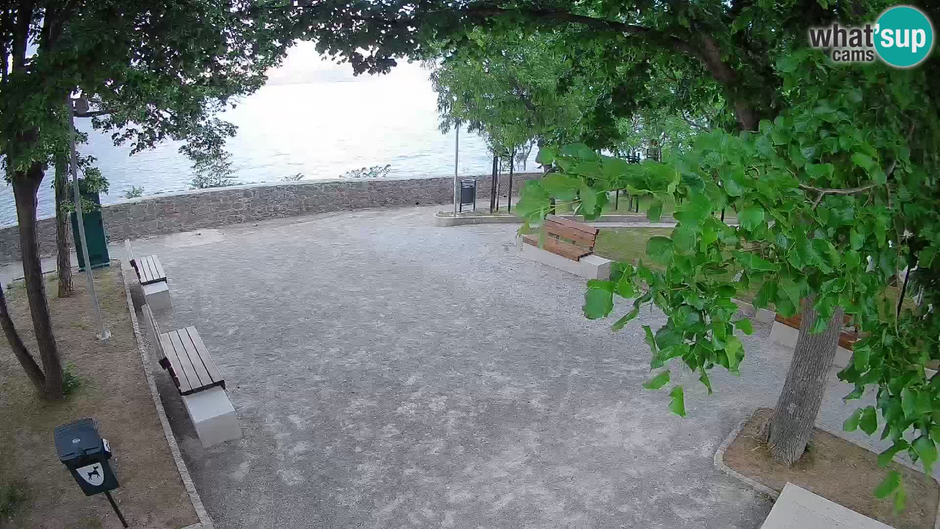 Spletna kamera Senj v živo – Park pisateljev in Velebitski kanal