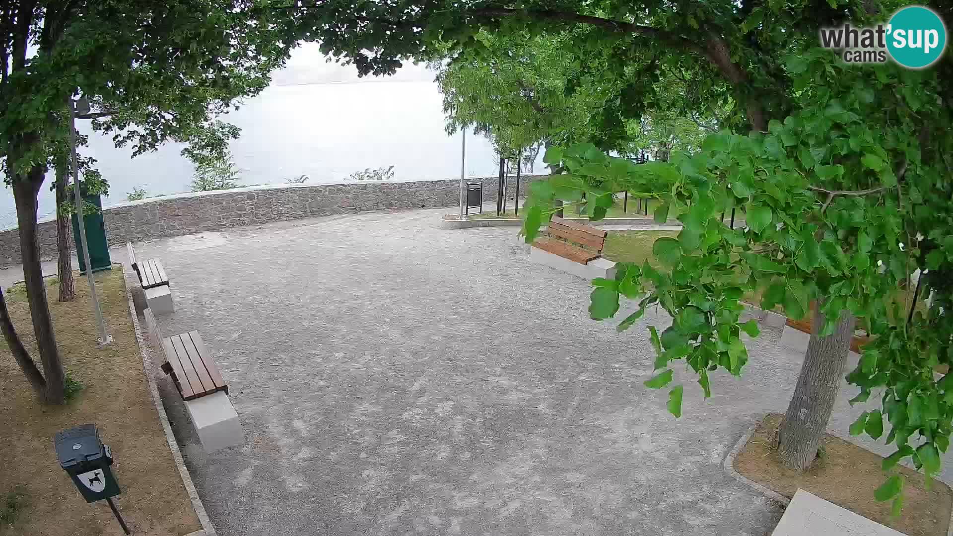 Spletna kamera Senj v živo – Park pisateljev in Velebitski kanal