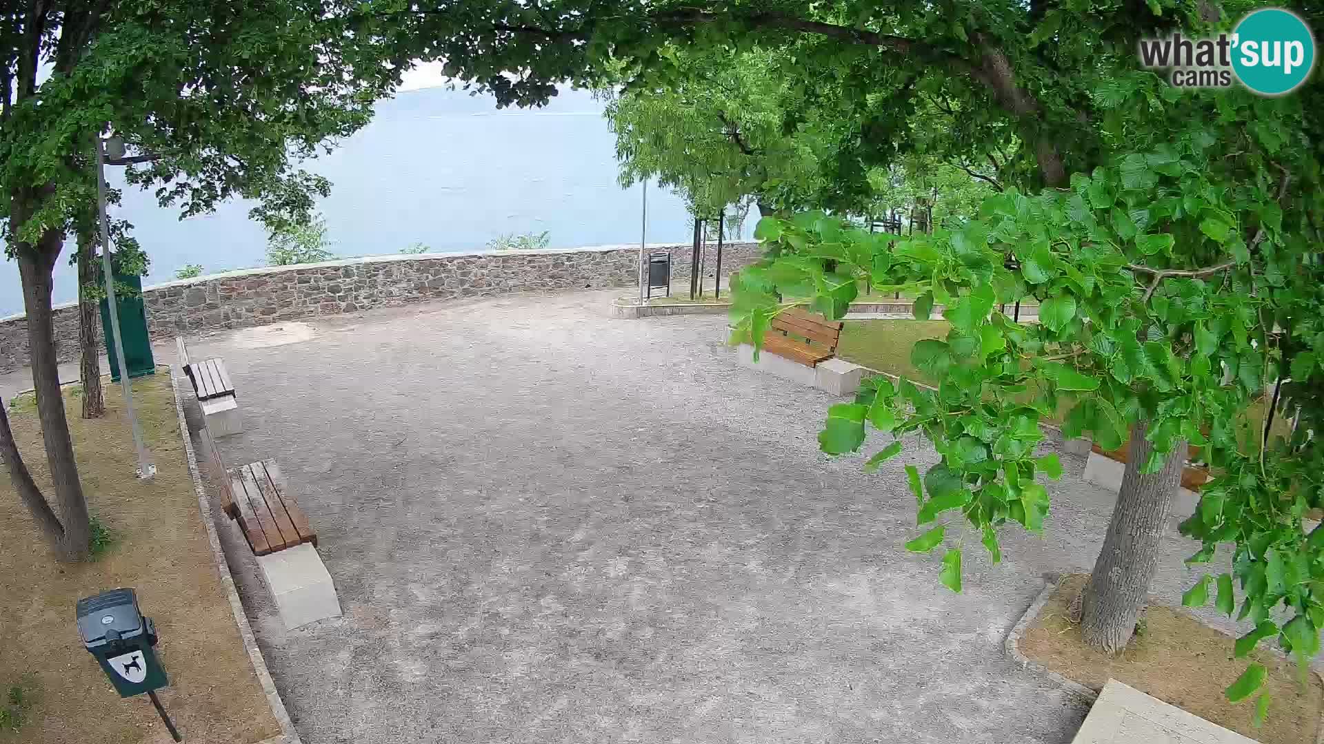 Spletna kamera Senj v živo – Park pisateljev in Velebitski kanal
