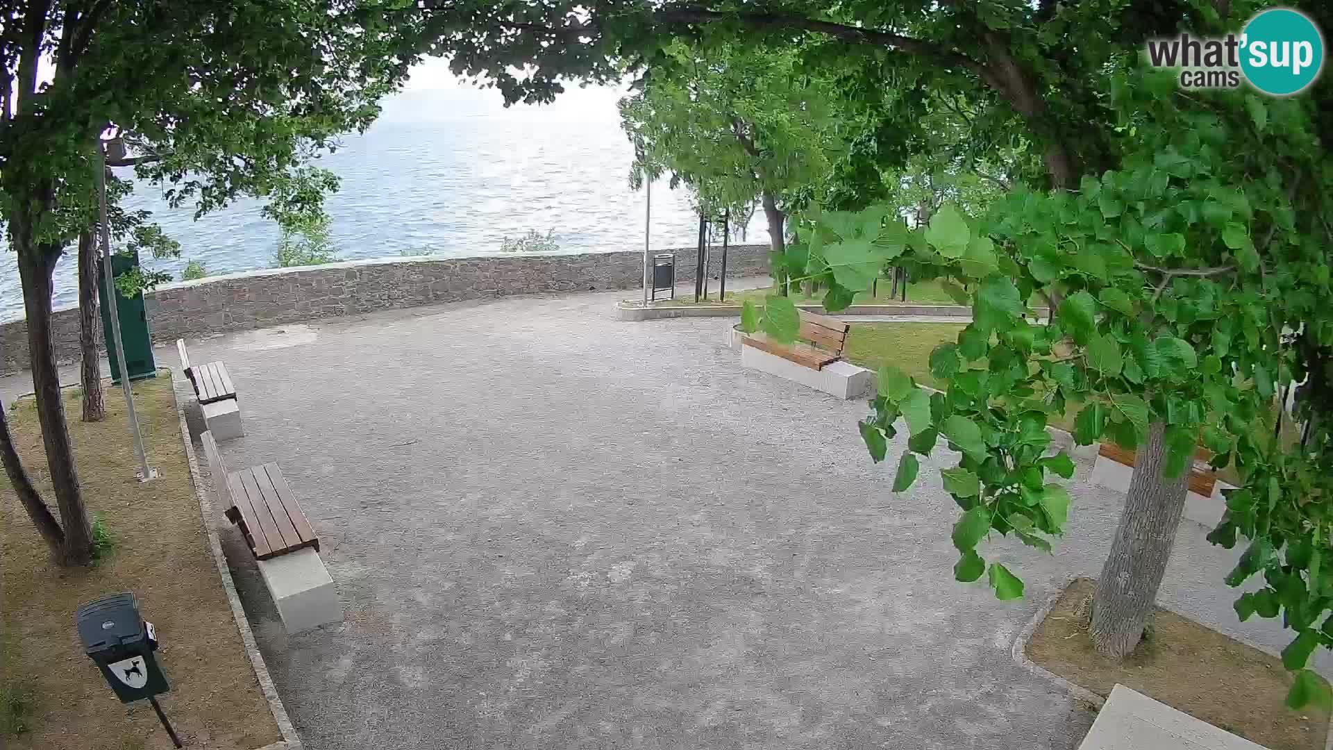 Spletna kamera Senj v živo – Park pisateljev in Velebitski kanal