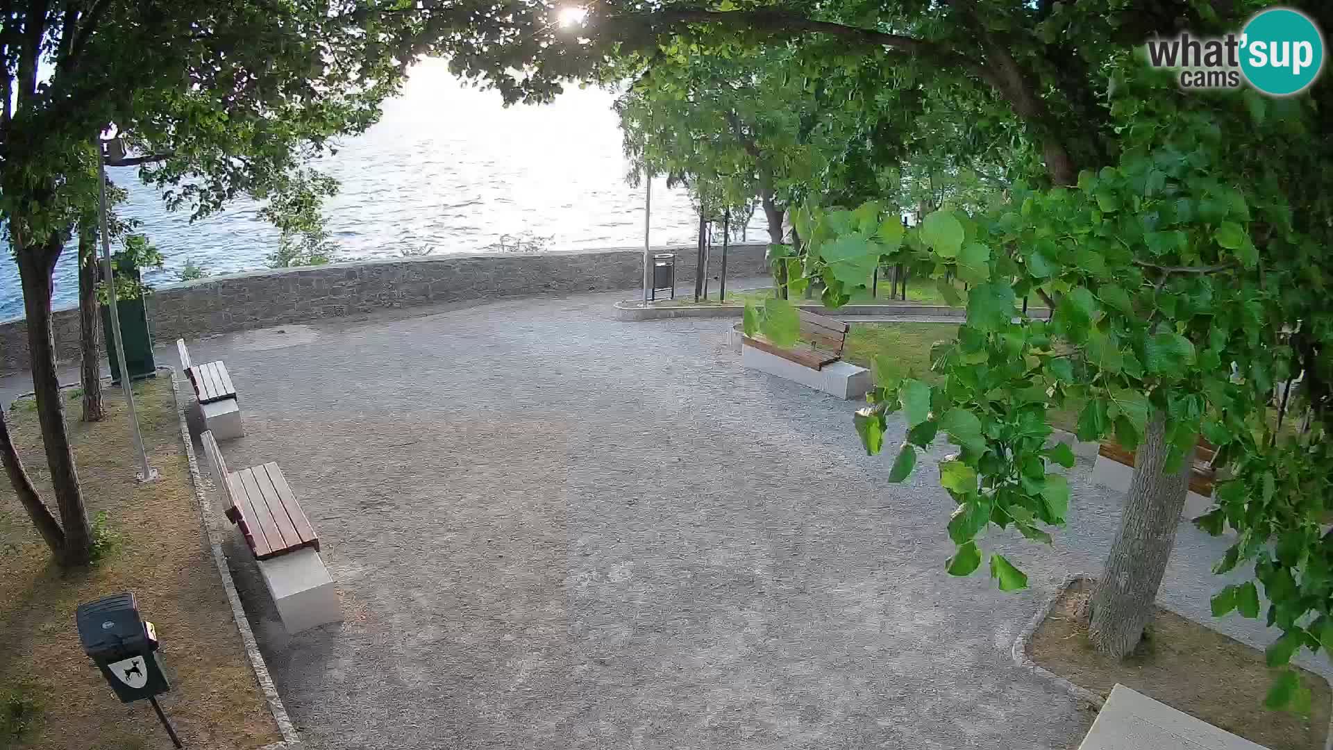 Spletna kamera Senj v živo – Park pisateljev in Velebitski kanal