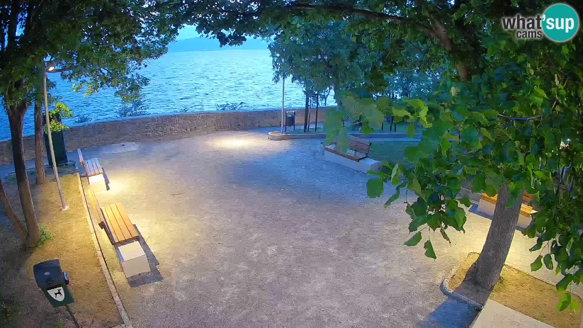 Spletna kamera Senj v živo – Park pisateljev in Velebitski kanal