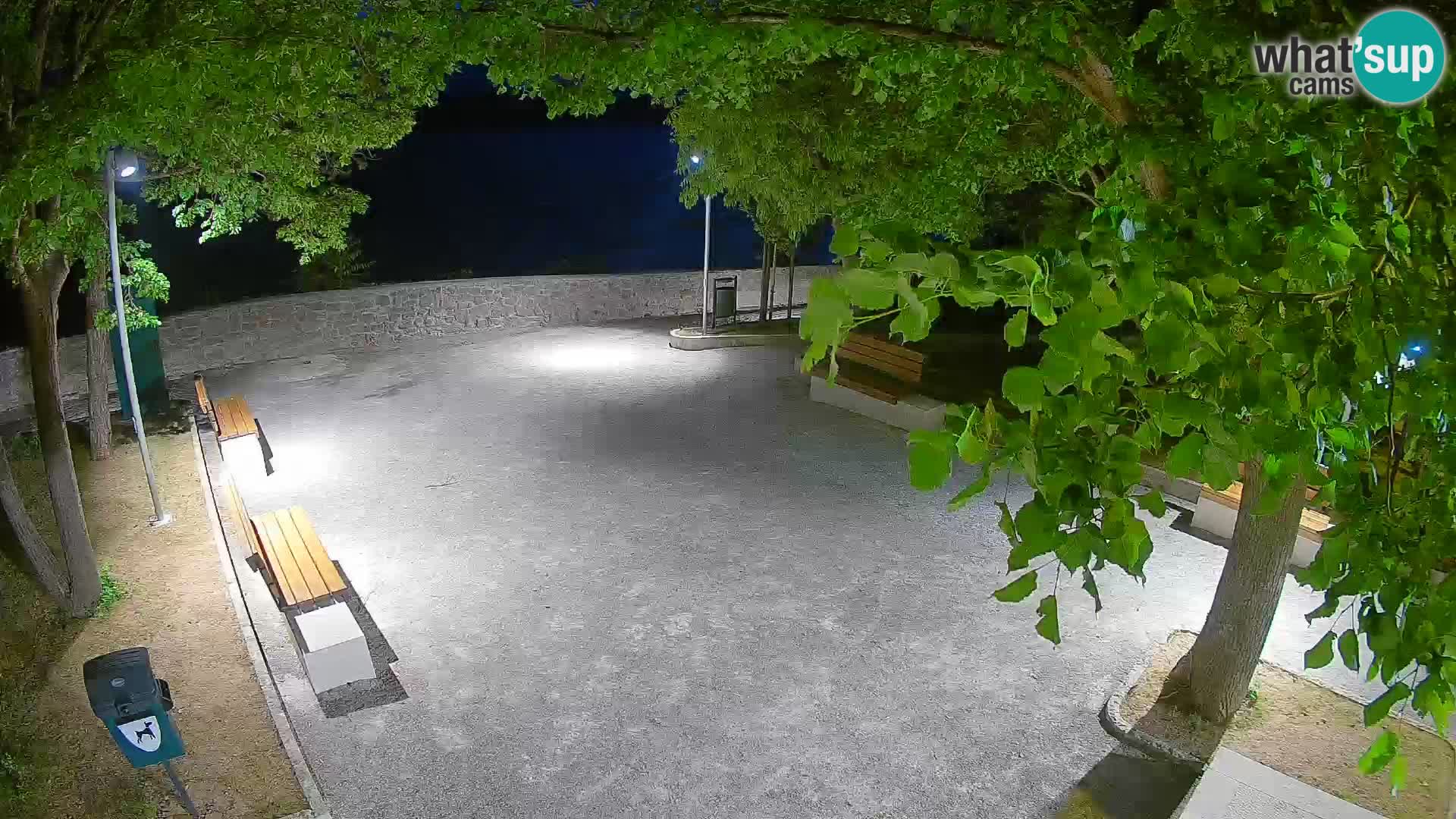 Spletna kamera Senj v živo – Park pisateljev in Velebitski kanal