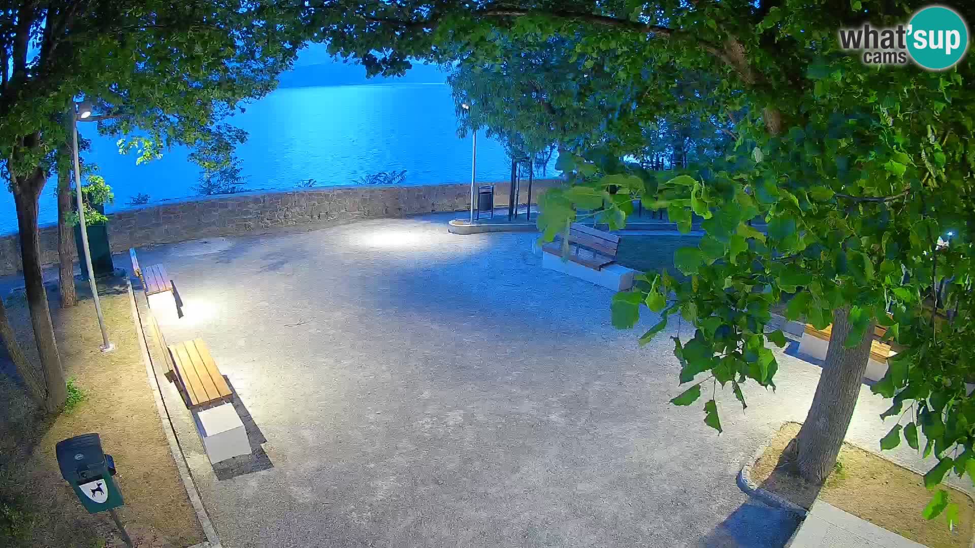 Spletna kamera Senj v živo – Park pisateljev in Velebitski kanal