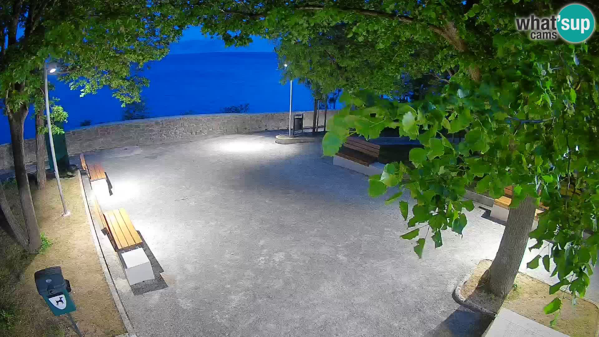 Spletna kamera Senj v živo – Park pisateljev in Velebitski kanal