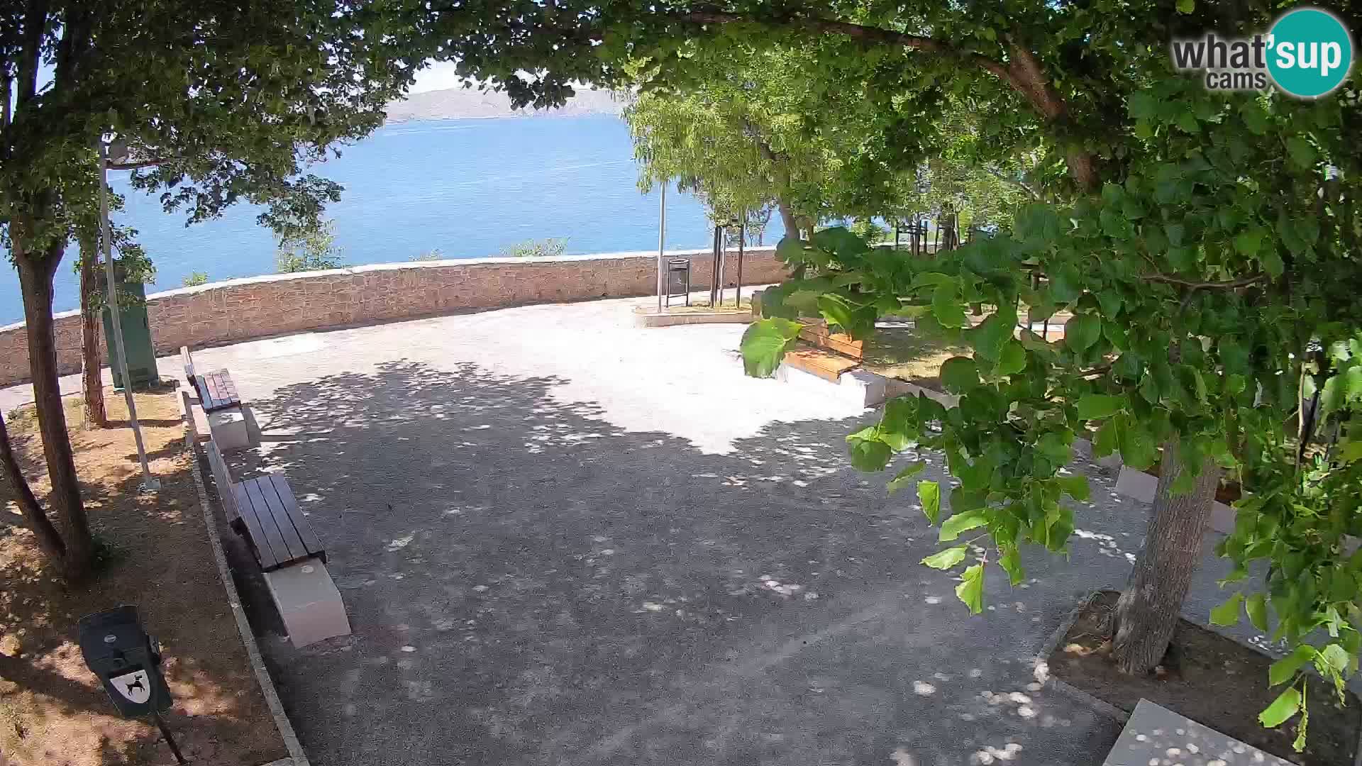 Spletna kamera Senj v živo – Park pisateljev in Velebitski kanal