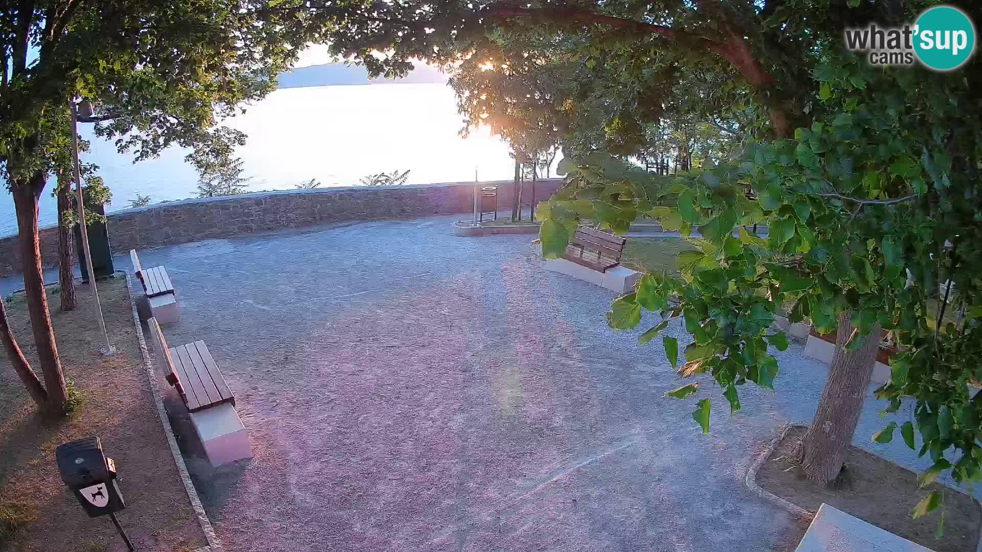 Kamera uživo Senj – Park književnika i Velebitski kanal