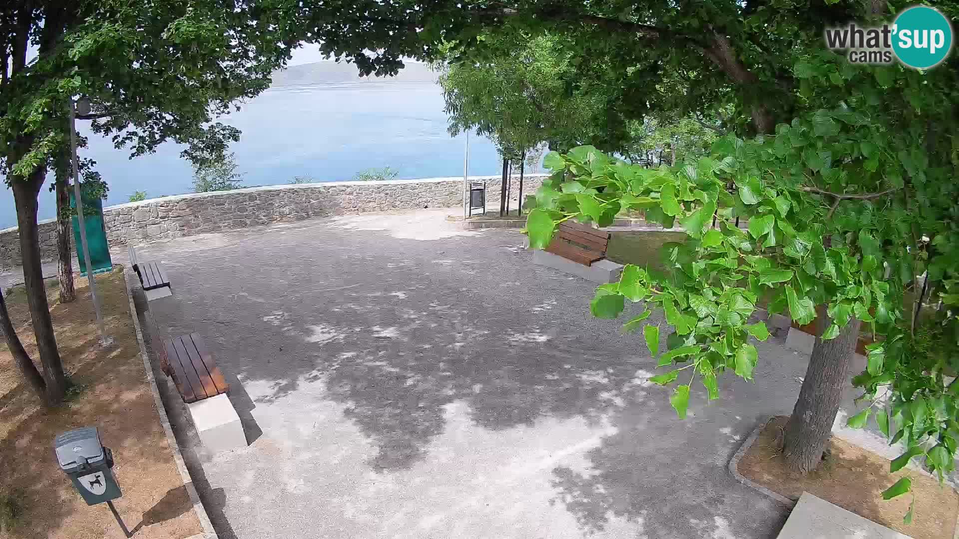 Spletna kamera Senj v živo – Park pisateljev in Velebitski kanal