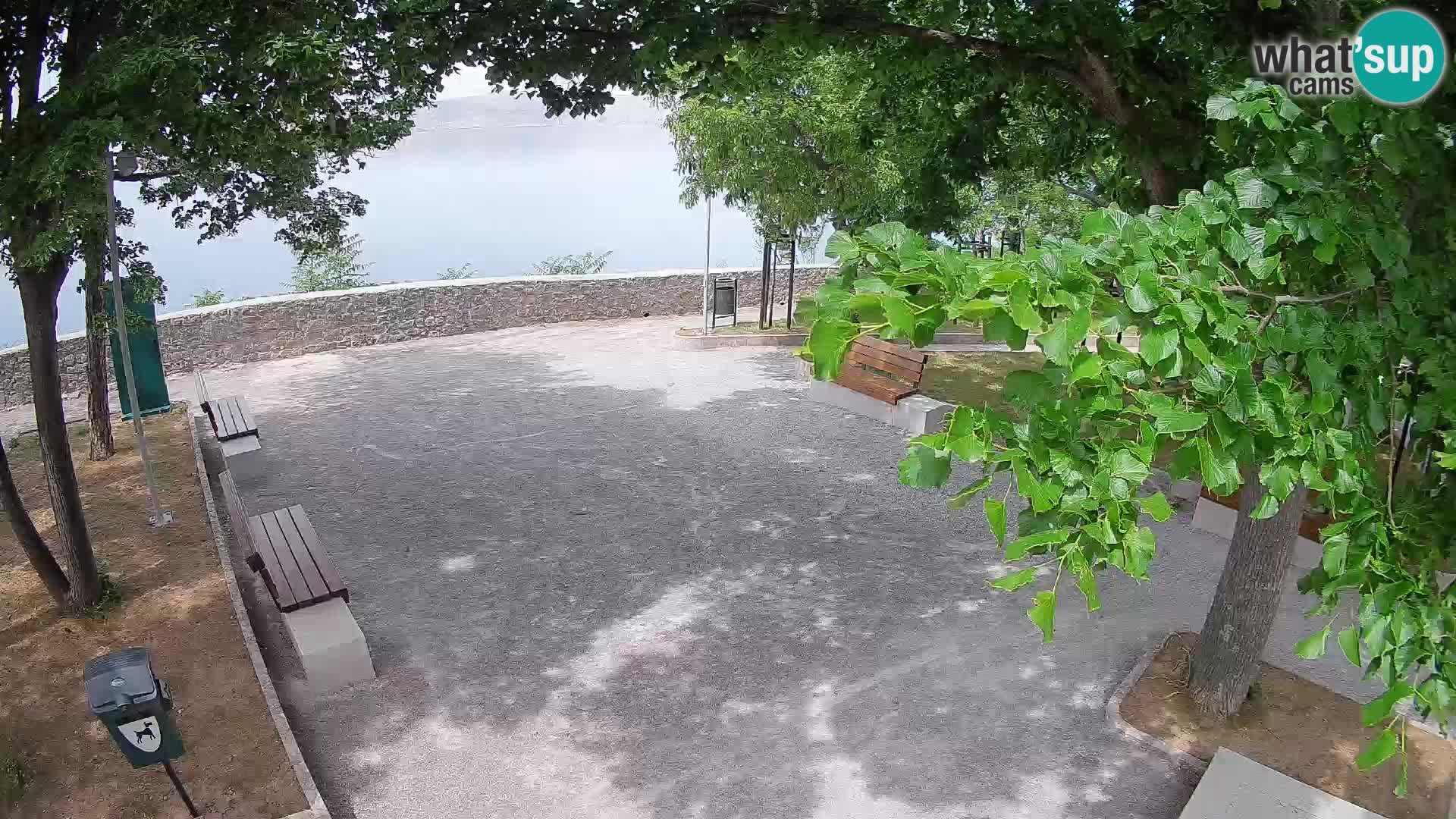 Spletna kamera Senj v živo – Park pisateljev in Velebitski kanal