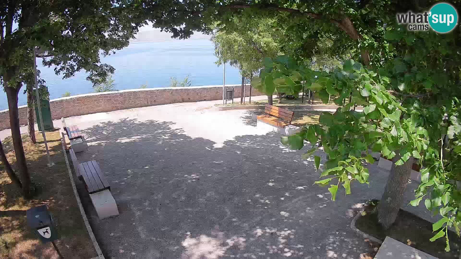 Spletna kamera Senj v živo – Park pisateljev in Velebitski kanal