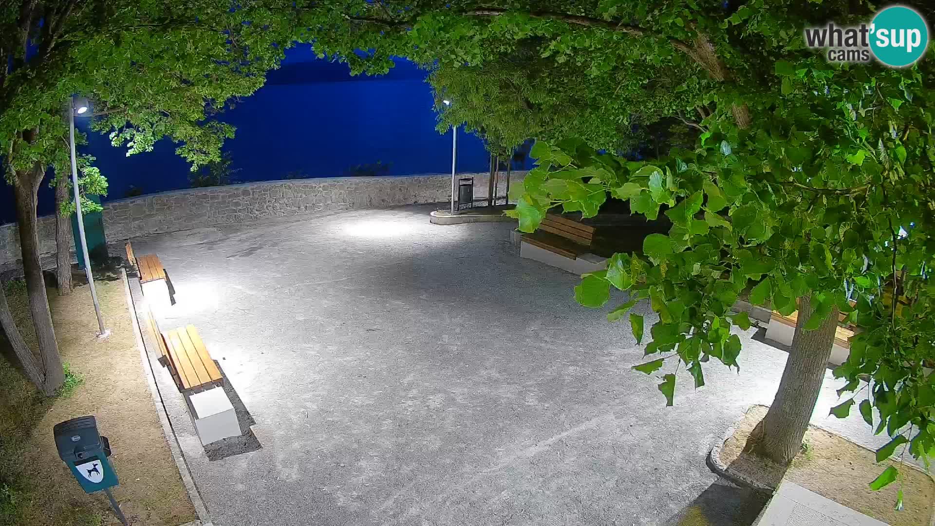 Spletna kamera Senj v živo – Park pisateljev in Velebitski kanal