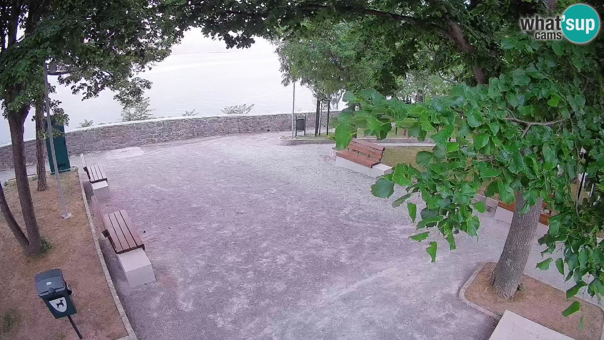 Spletna kamera Senj v živo – Park pisateljev in Velebitski kanal