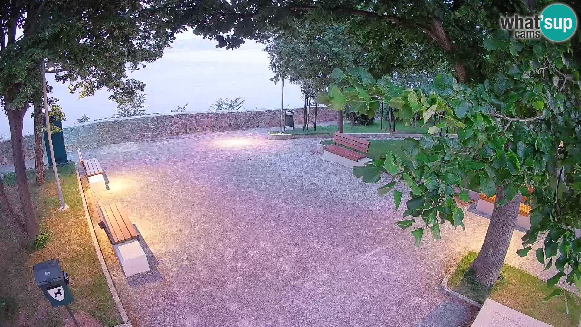 Webcam Senj en direct – Parc des Écrivains et canal du Velebit