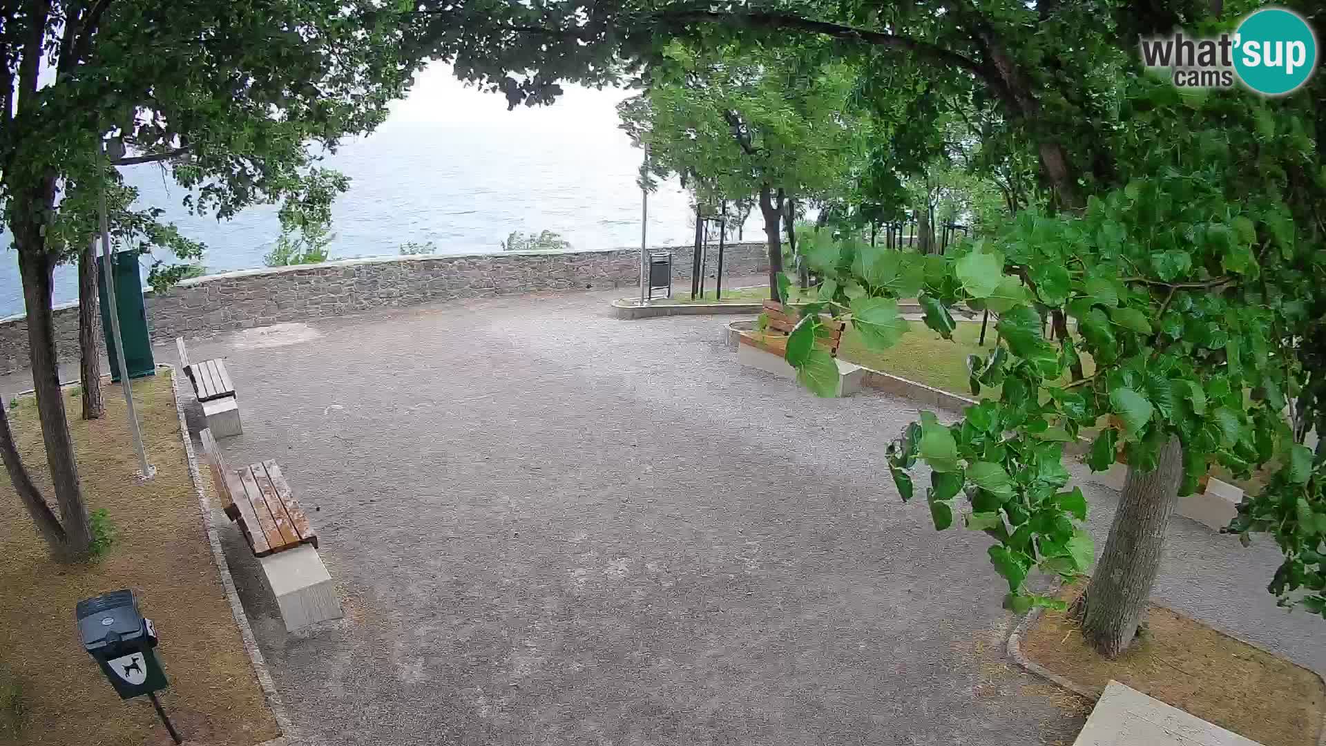 Spletna kamera Senj v živo – Park pisateljev in Velebitski kanal