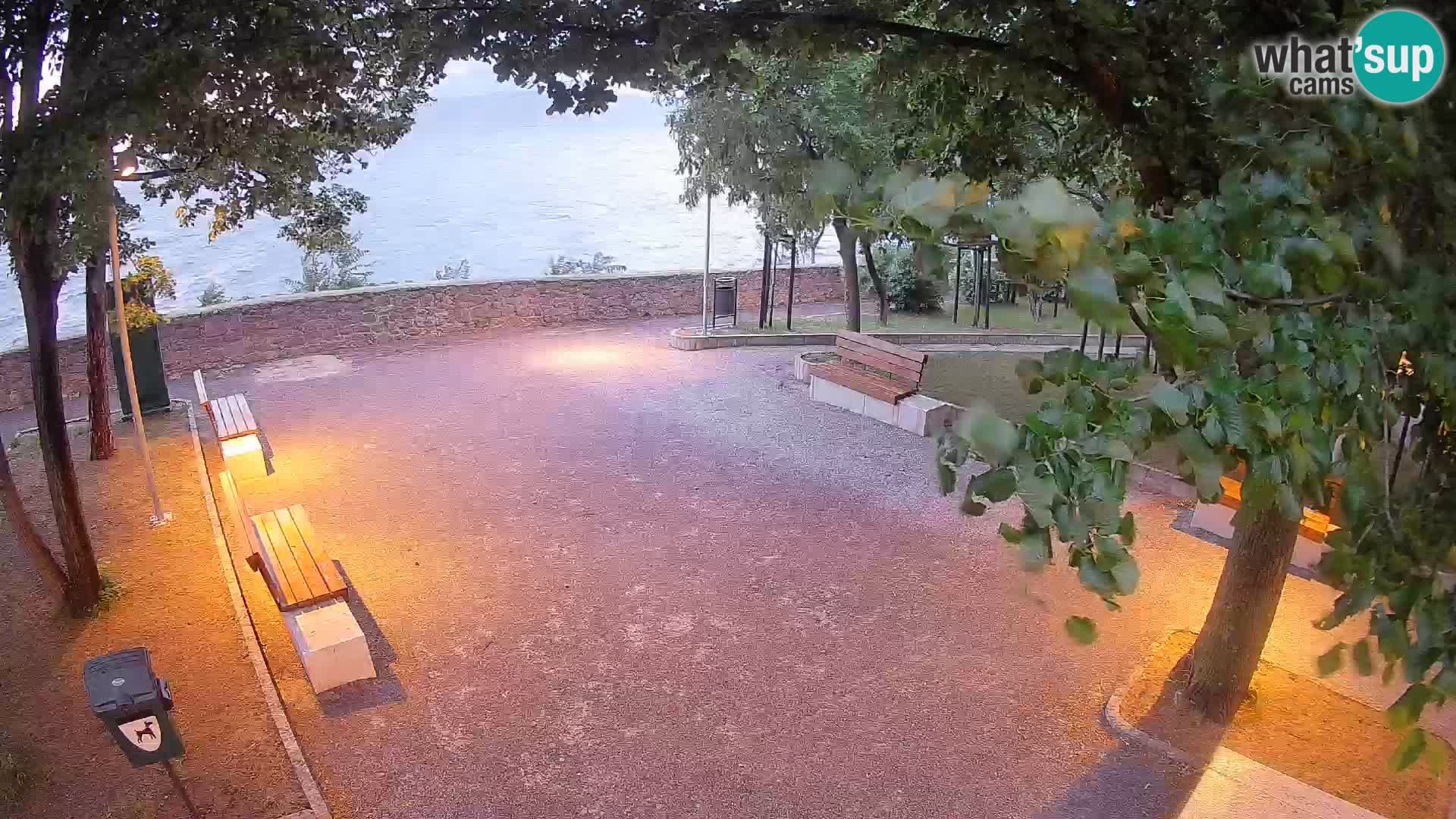 Kamera uživo Senj – Park književnika i Velebitski kanal