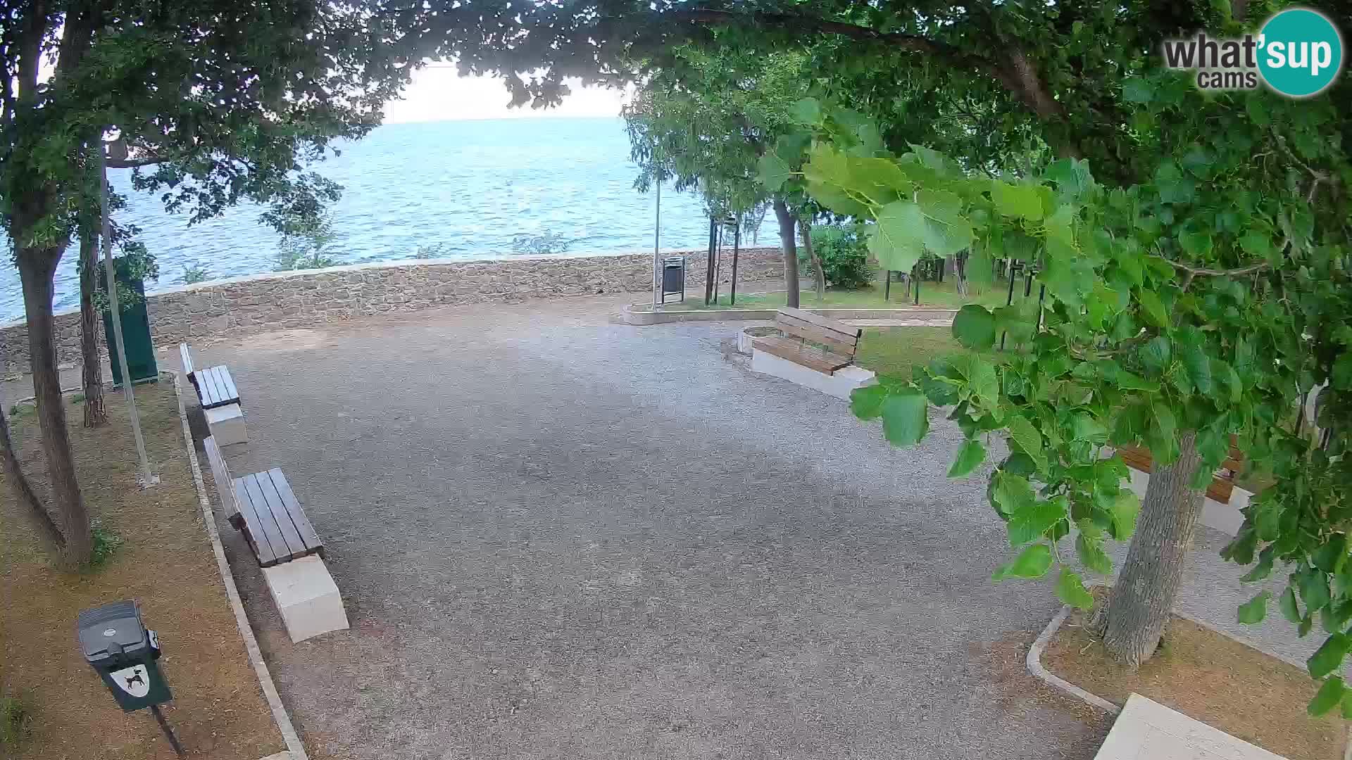 Spletna kamera Senj v živo – Park pisateljev in Velebitski kanal