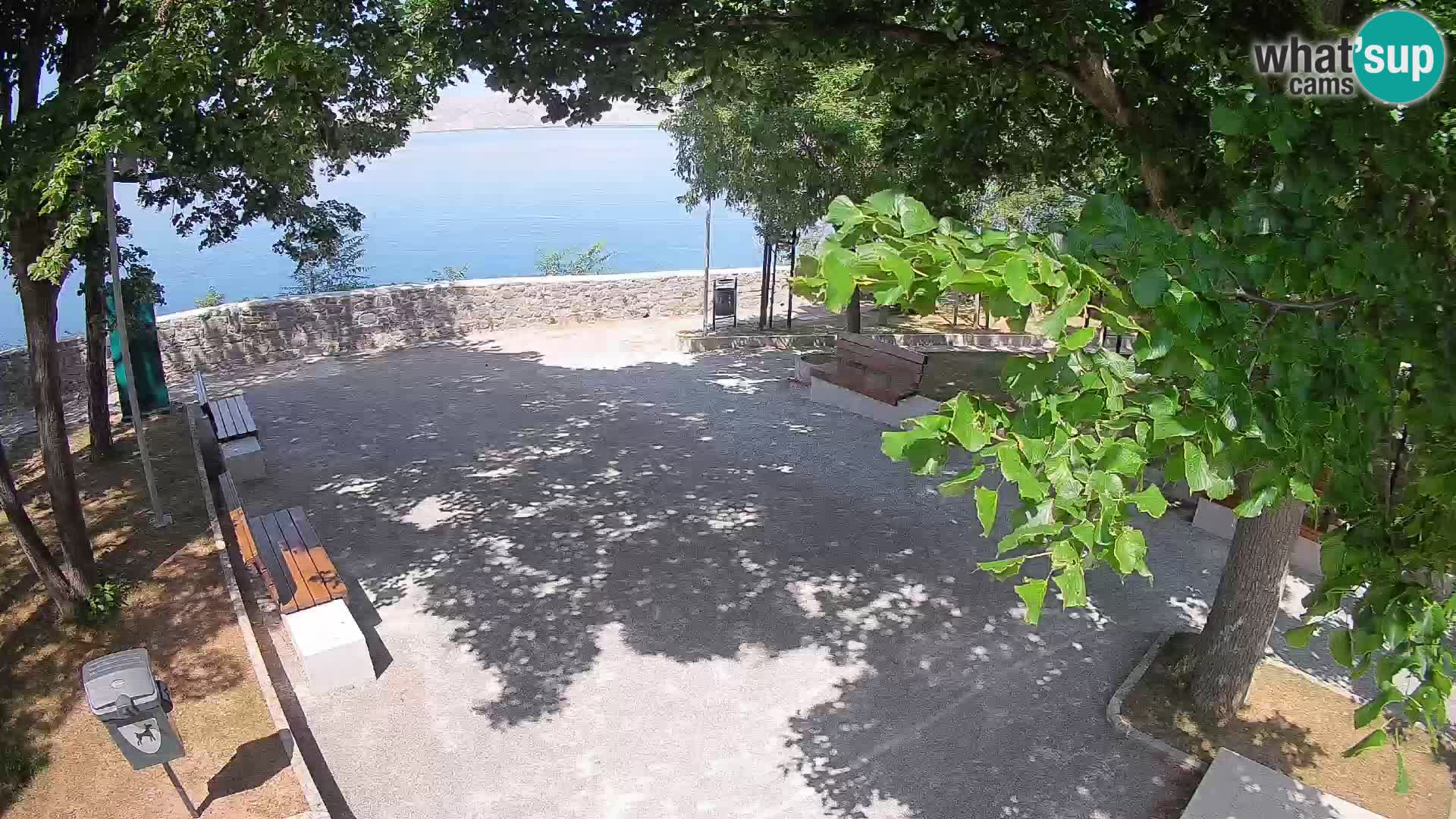 Spletna kamera Senj v živo – Park pisateljev in Velebitski kanal