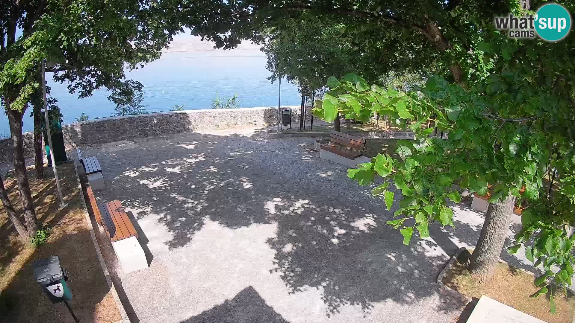 Spletna kamera Senj v živo – Park pisateljev in Velebitski kanal