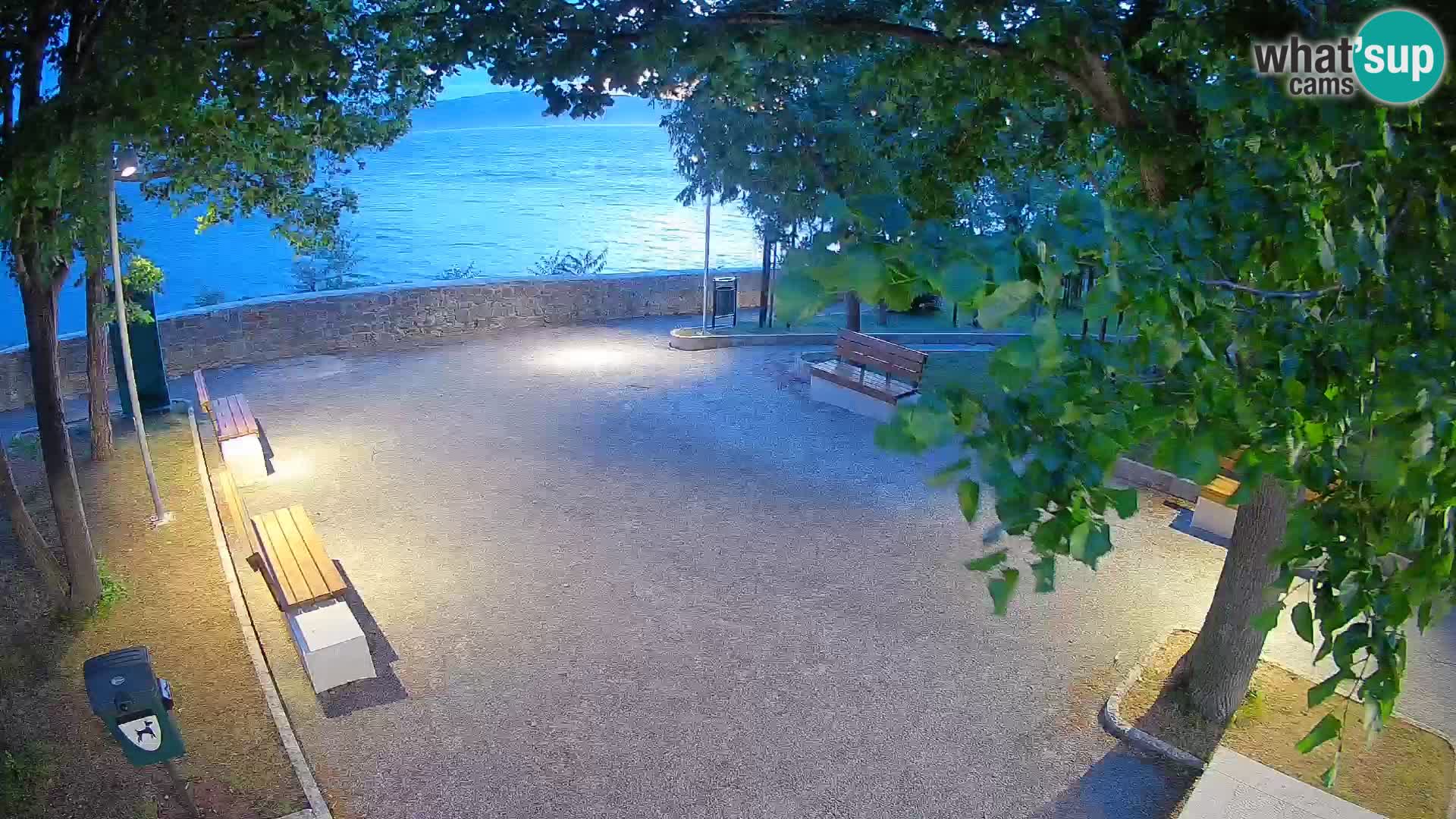 Spletna kamera Senj v živo – Park pisateljev in Velebitski kanal