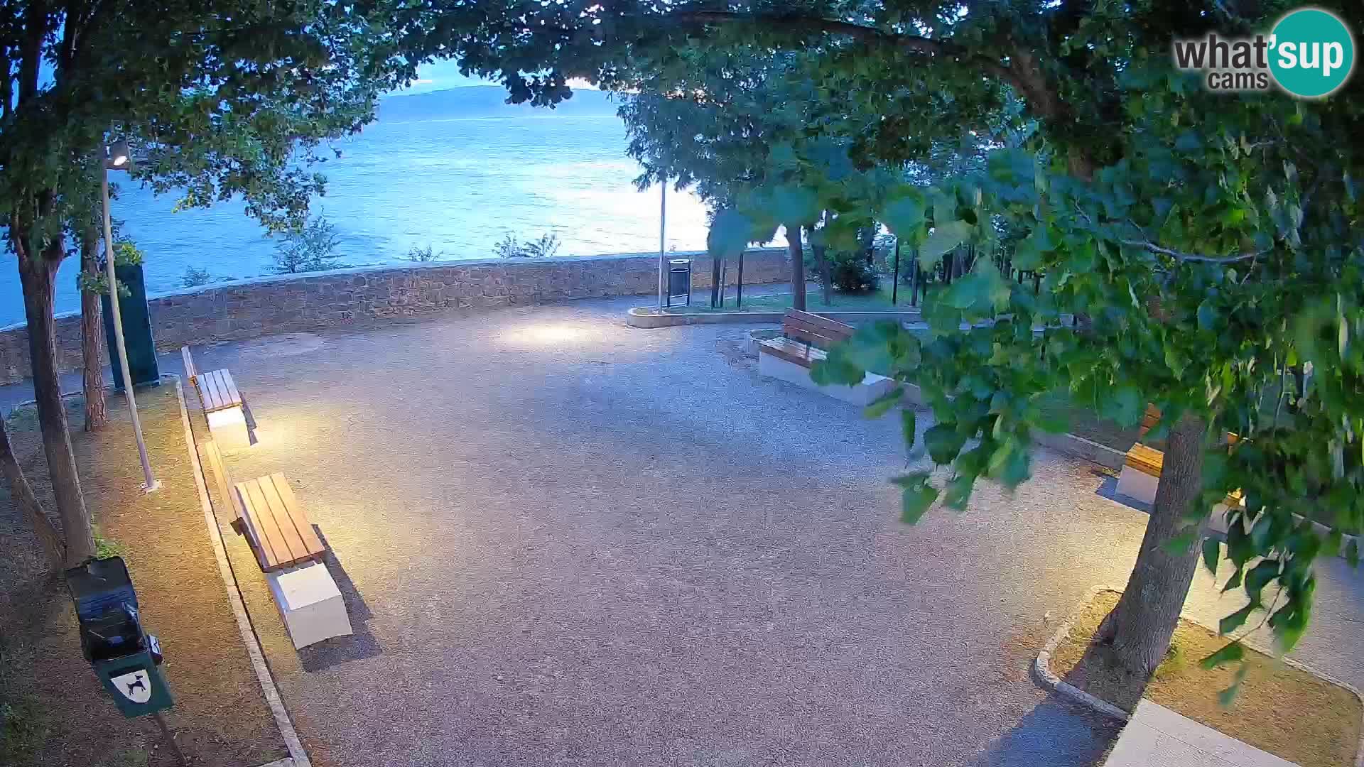 Spletna kamera Senj v živo – Park pisateljev in Velebitski kanal