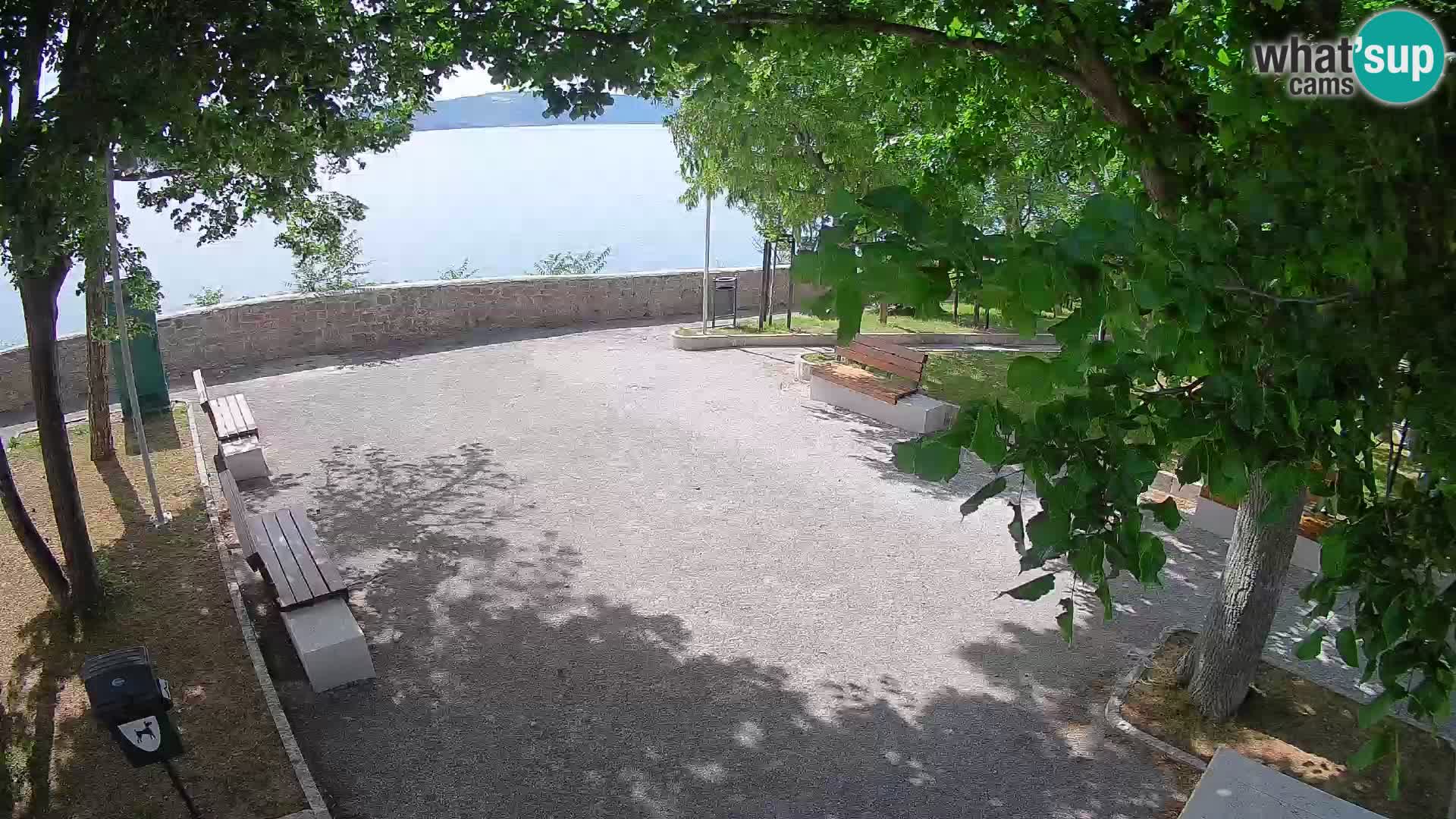 Spletna kamera Senj v živo – Park pisateljev in Velebitski kanal