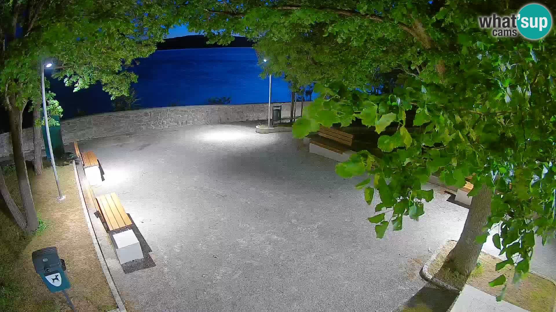 Spletna kamera Senj v živo – Park pisateljev in Velebitski kanal