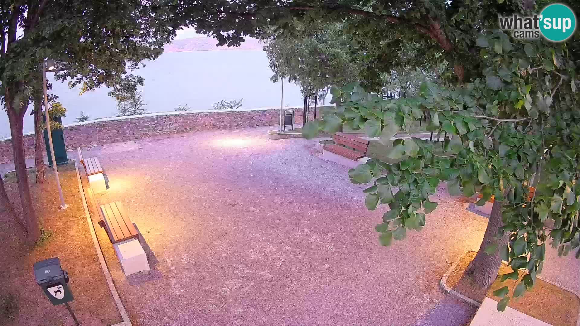 Spletna kamera Senj v živo – Park pisateljev in Velebitski kanal