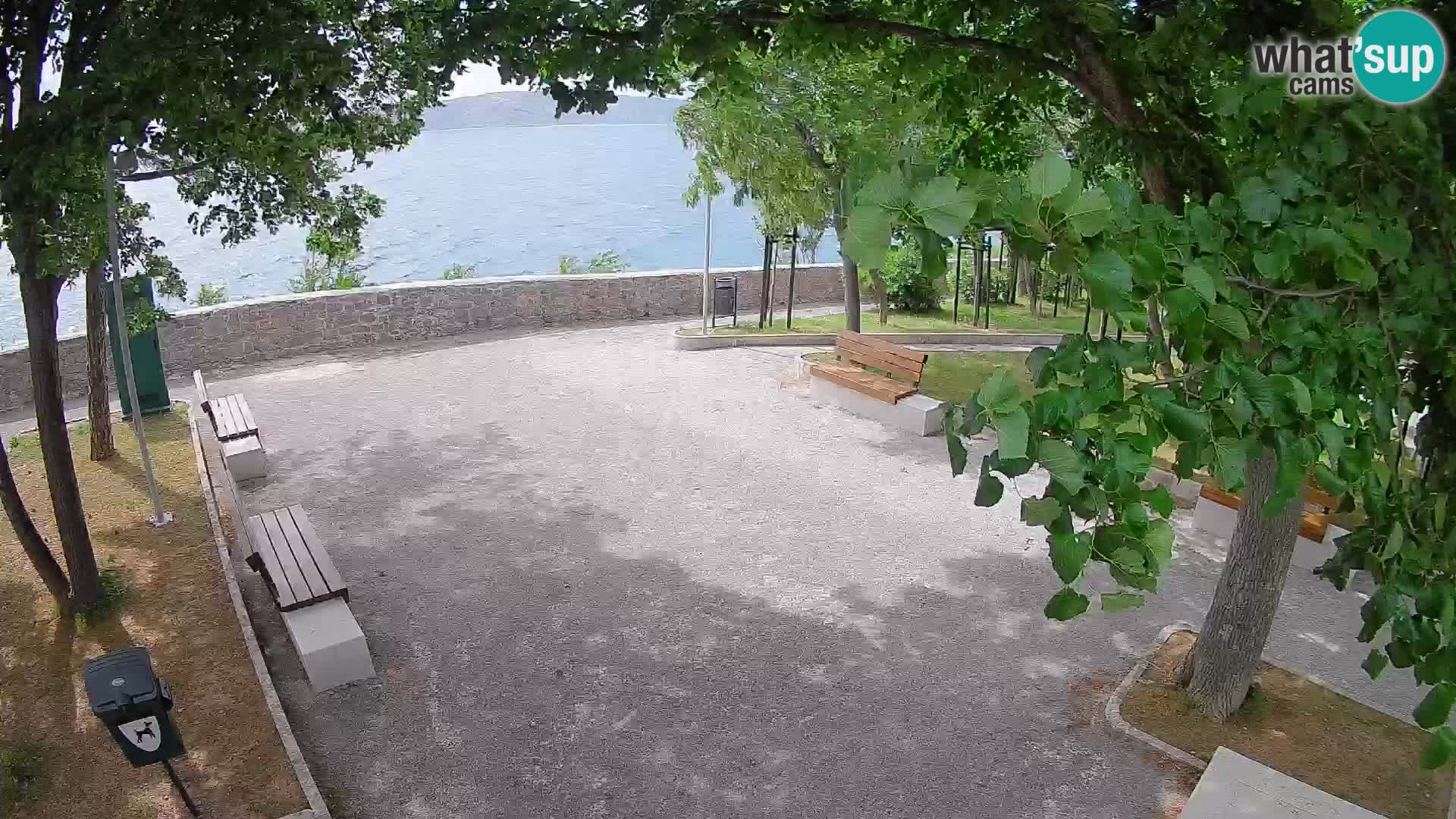 Spletna kamera Senj v živo – Park pisateljev in Velebitski kanal