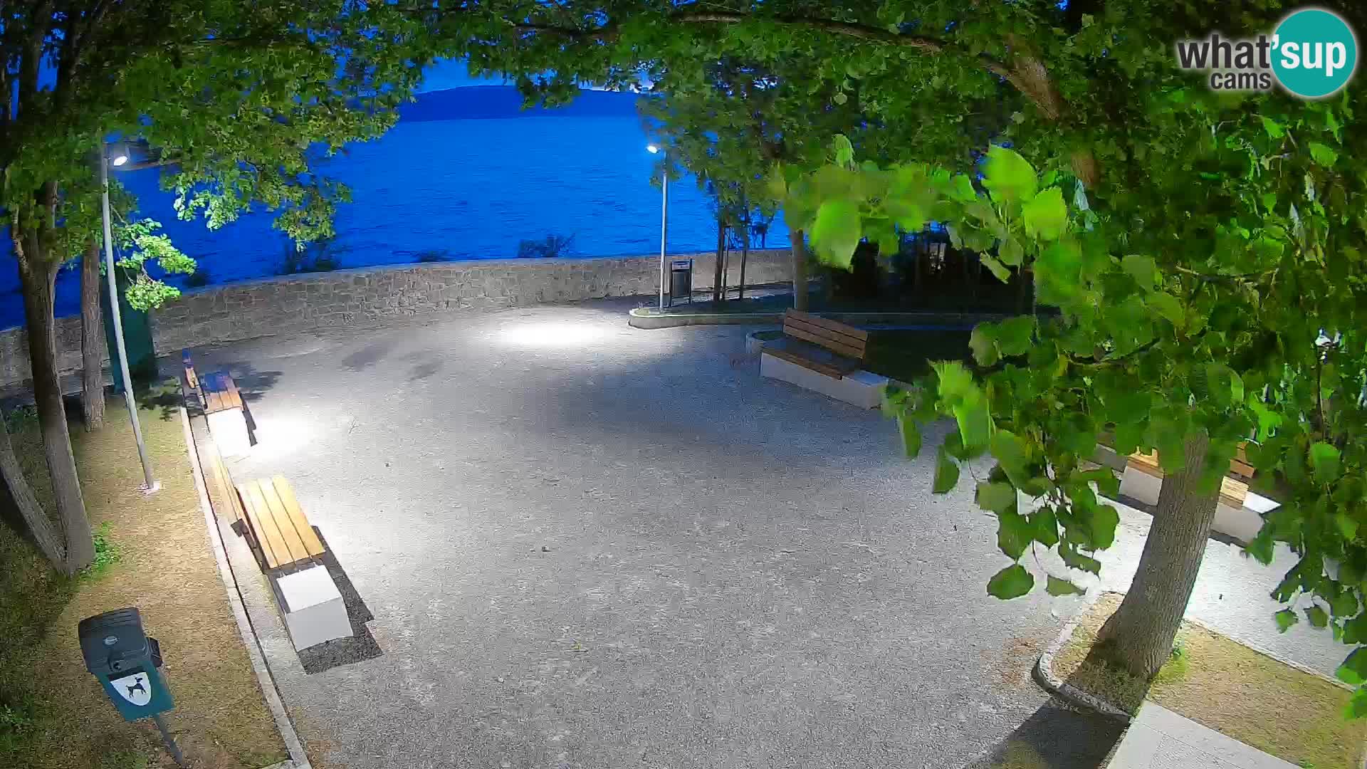 Spletna kamera Senj v živo – Park pisateljev in Velebitski kanal