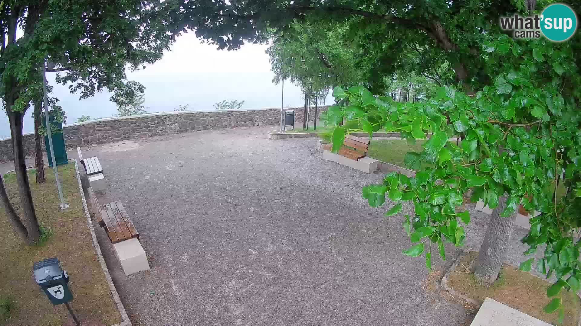 Spletna kamera Senj v živo – Park pisateljev in Velebitski kanal