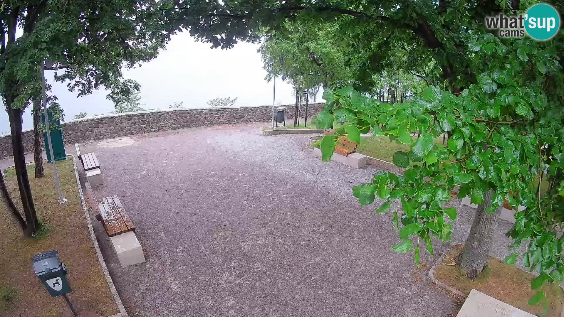Spletna kamera Senj v živo – Park pisateljev in Velebitski kanal