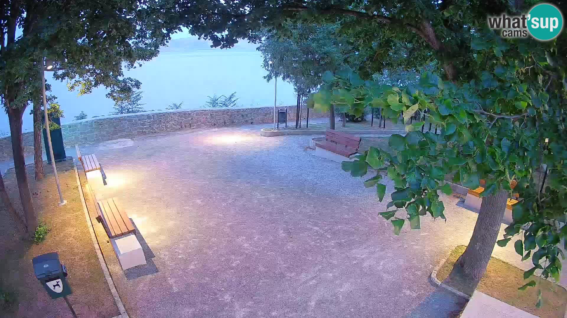 Spletna kamera Senj v živo – Park pisateljev in Velebitski kanal