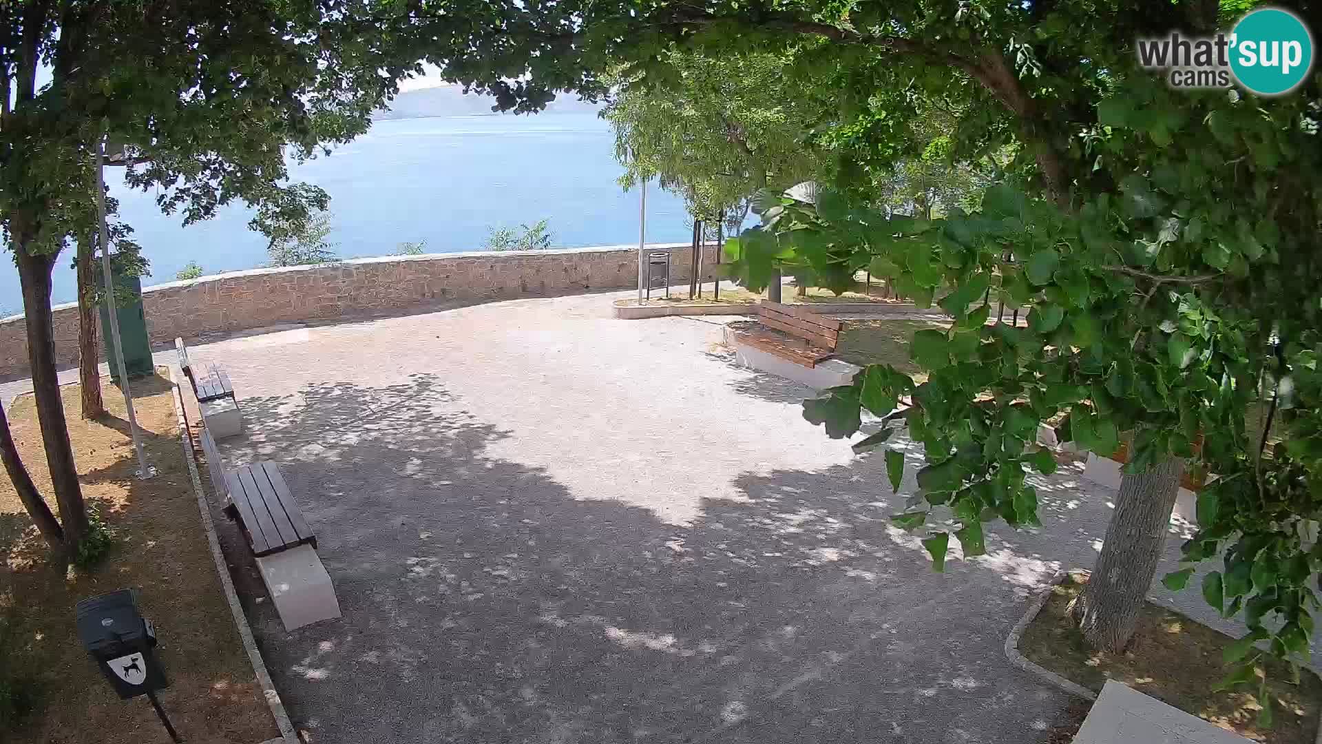 Spletna kamera Senj v živo – Park pisateljev in Velebitski kanal