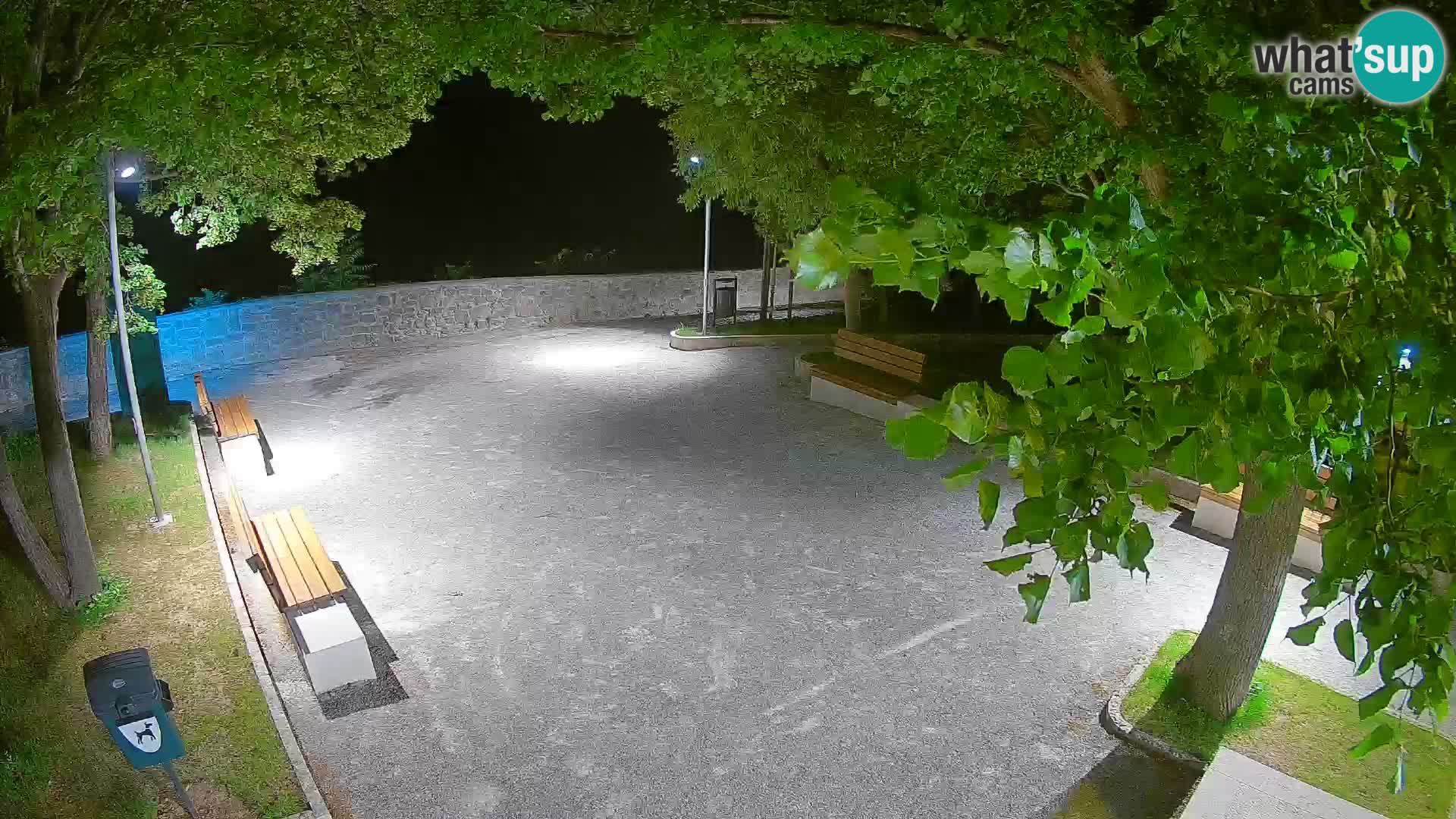 Spletna kamera Senj v živo – Park pisateljev in Velebitski kanal
