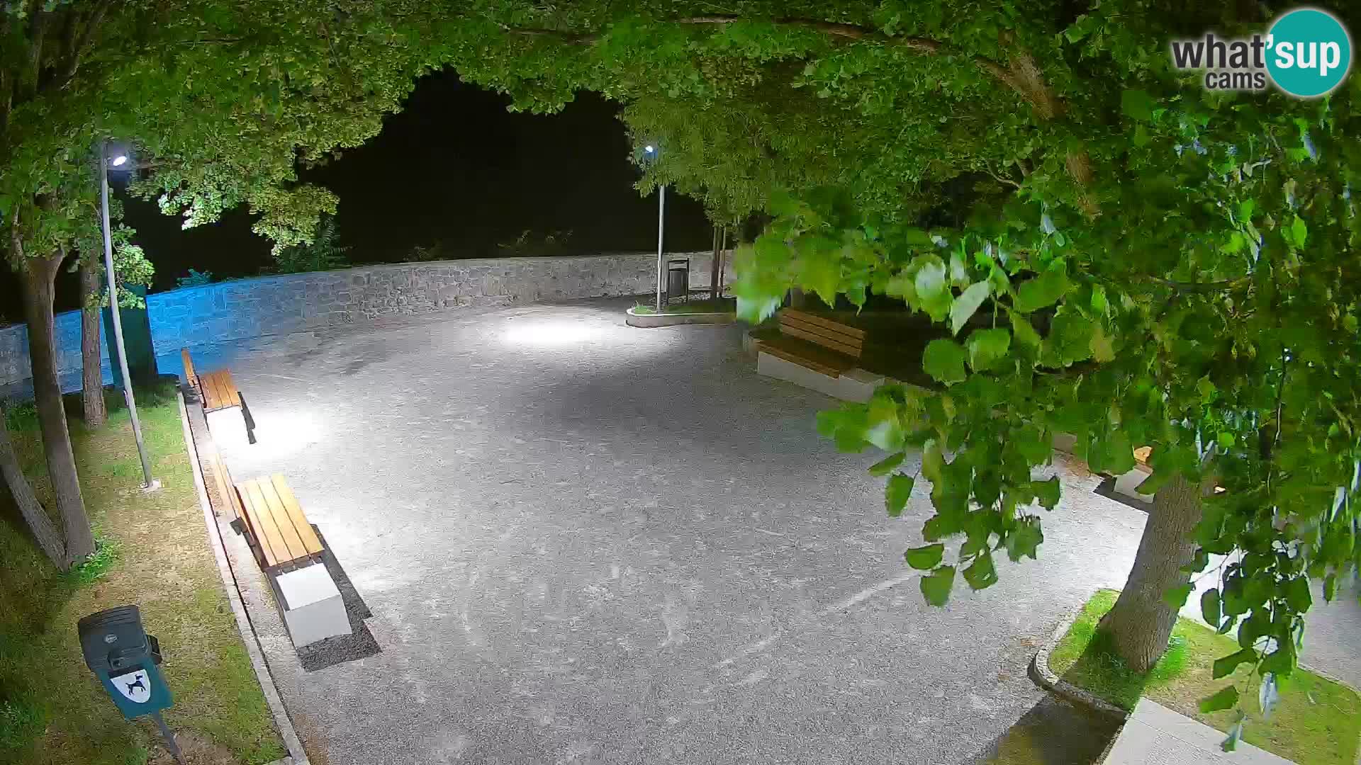 Spletna kamera Senj v živo – Park pisateljev in Velebitski kanal