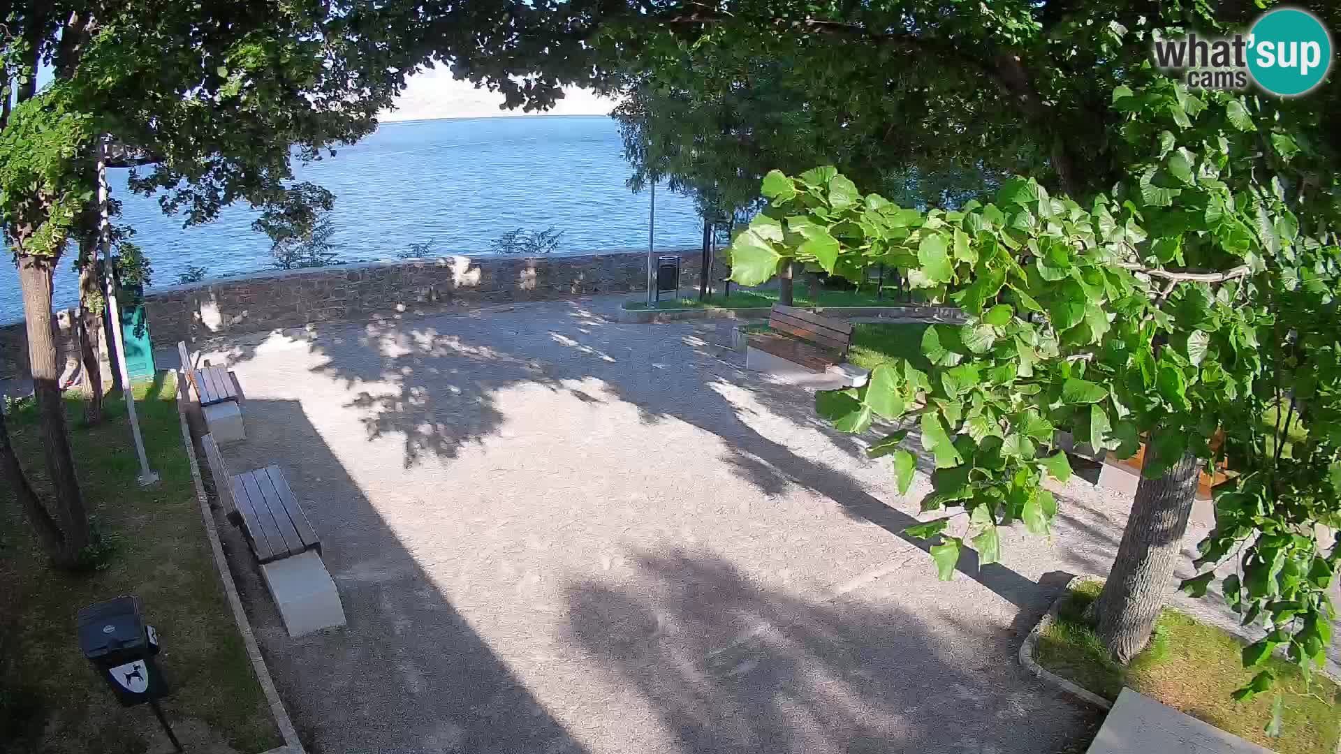 Spletna kamera Senj v živo – Park pisateljev in Velebitski kanal