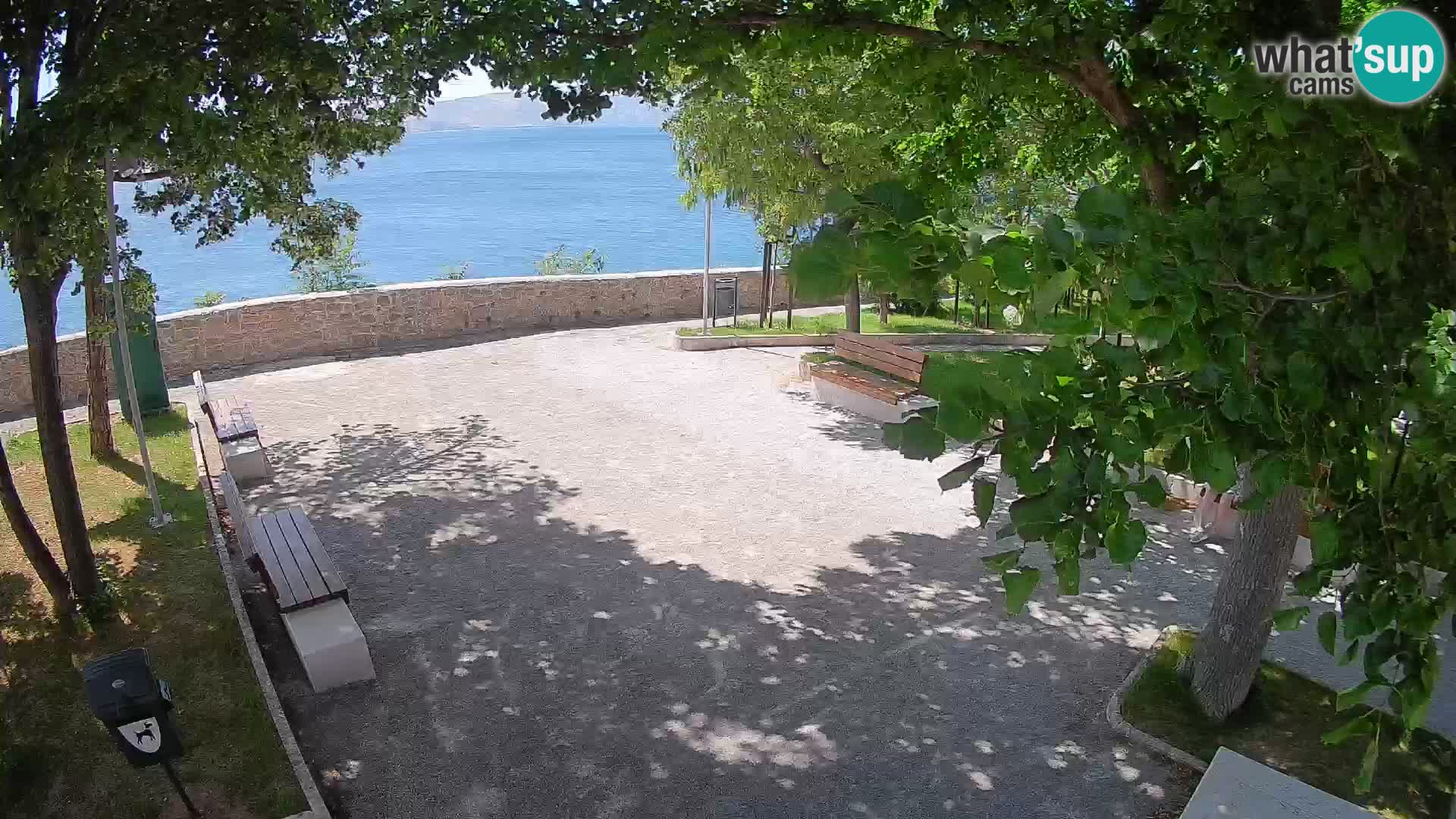 Spletna kamera Senj v živo – Park pisateljev in Velebitski kanal