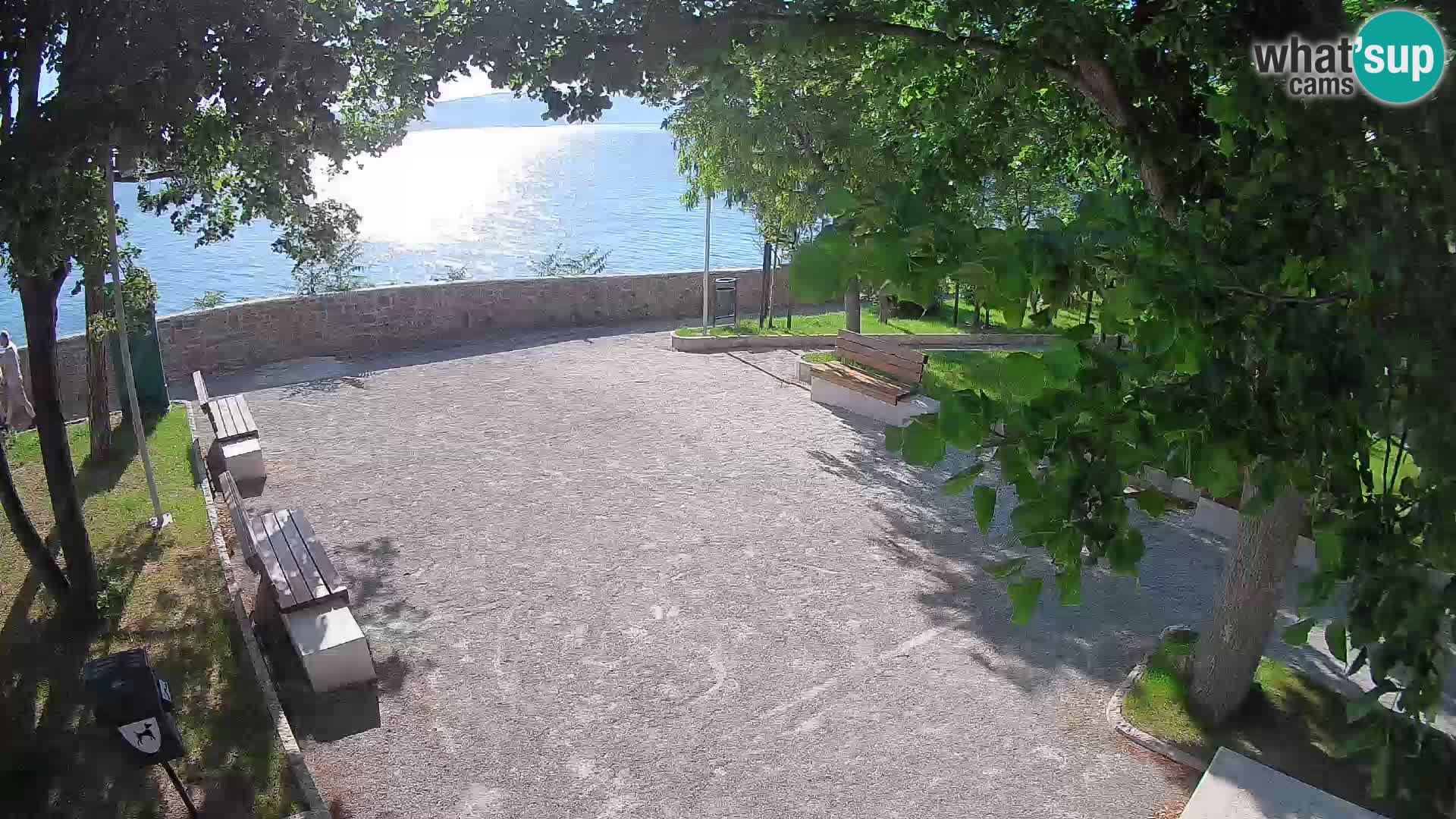Spletna kamera Senj v živo – Park pisateljev in Velebitski kanal
