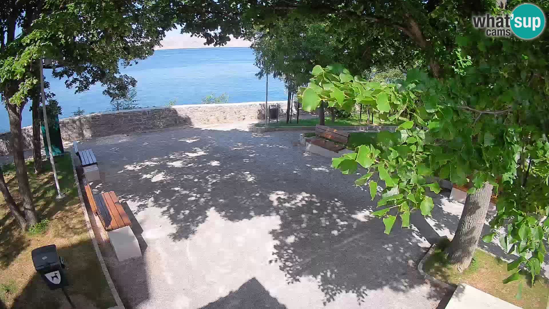 Spletna kamera Senj v živo – Park pisateljev in Velebitski kanal