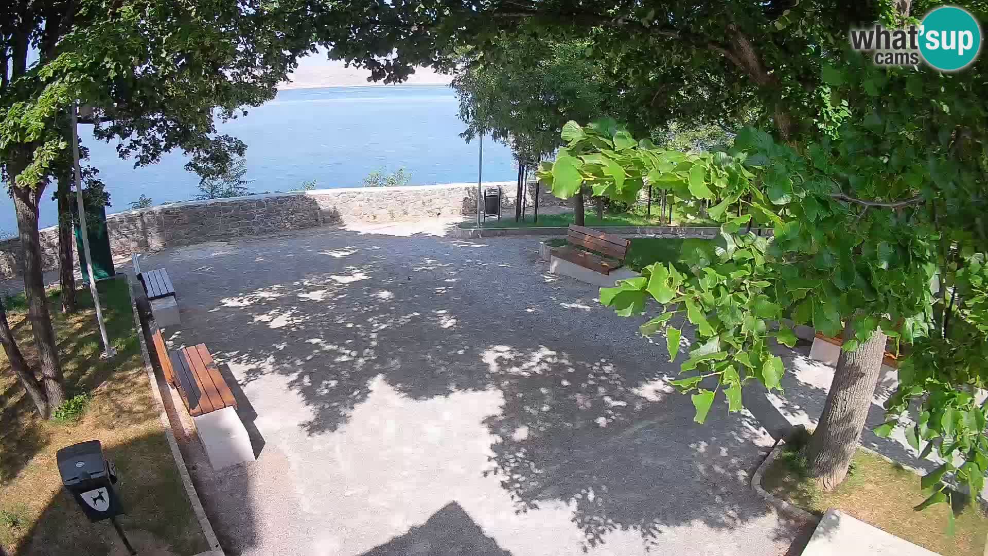 Spletna kamera Senj v živo – Park pisateljev in Velebitski kanal