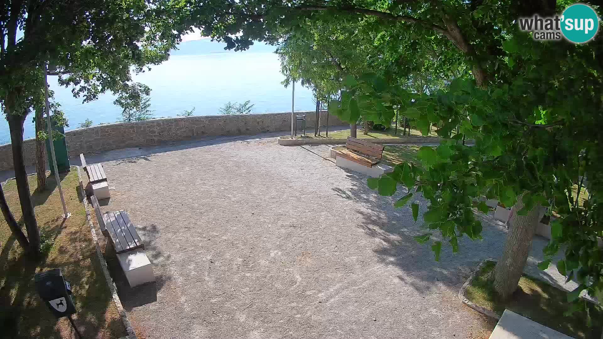Spletna kamera Senj v živo – Park pisateljev in Velebitski kanal