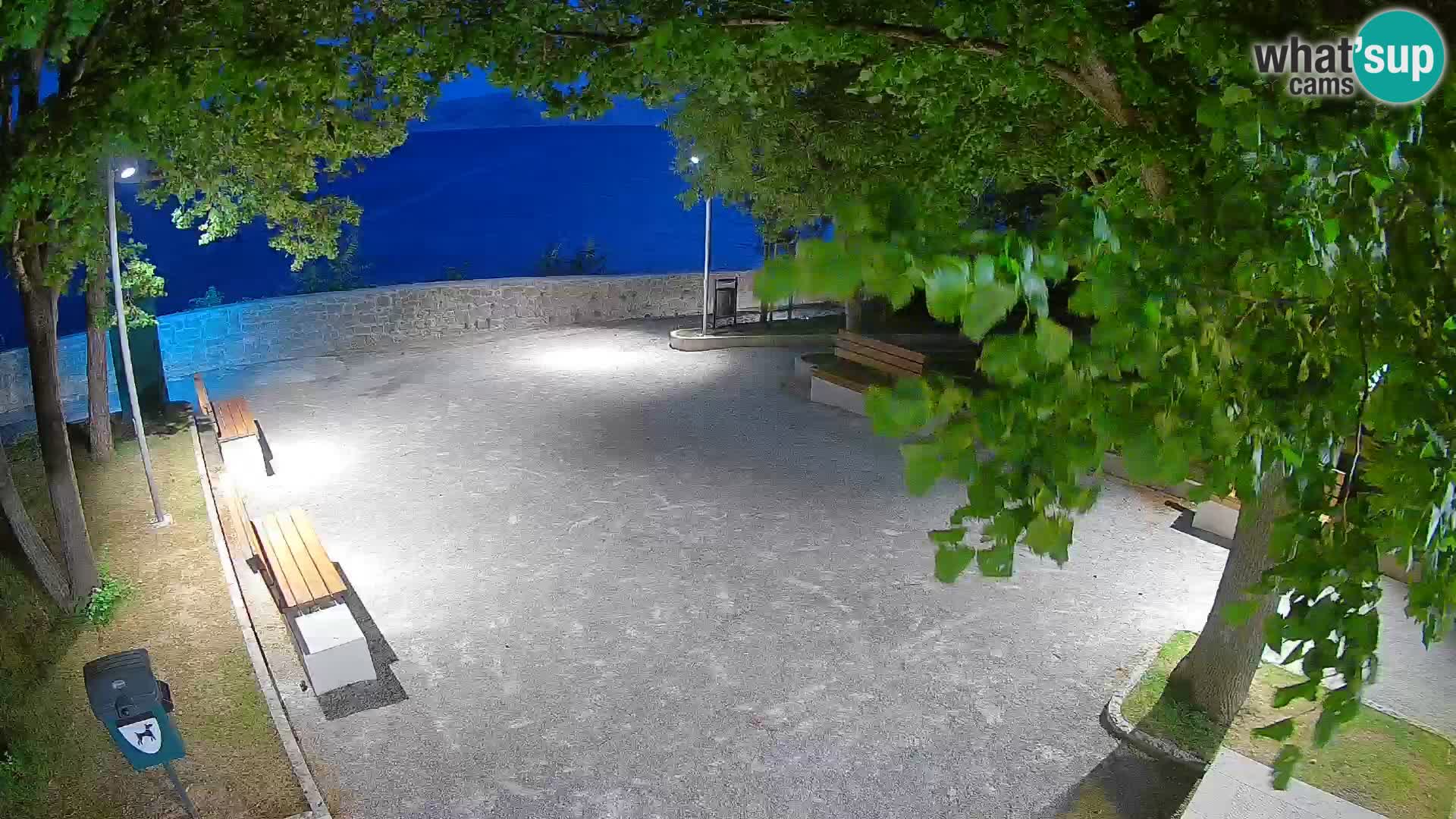 Spletna kamera Senj v živo – Park pisateljev in Velebitski kanal