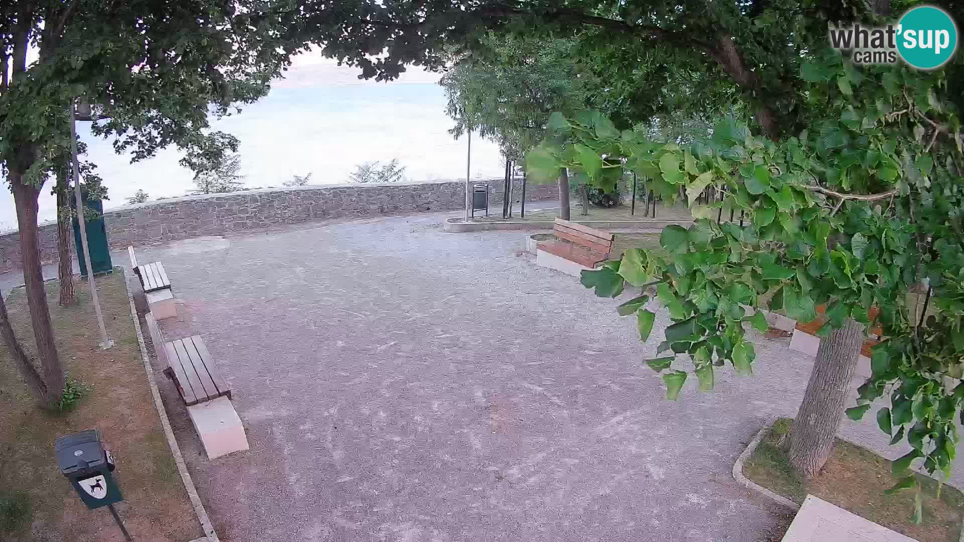 Spletna kamera Senj v živo – Park pisateljev in Velebitski kanal