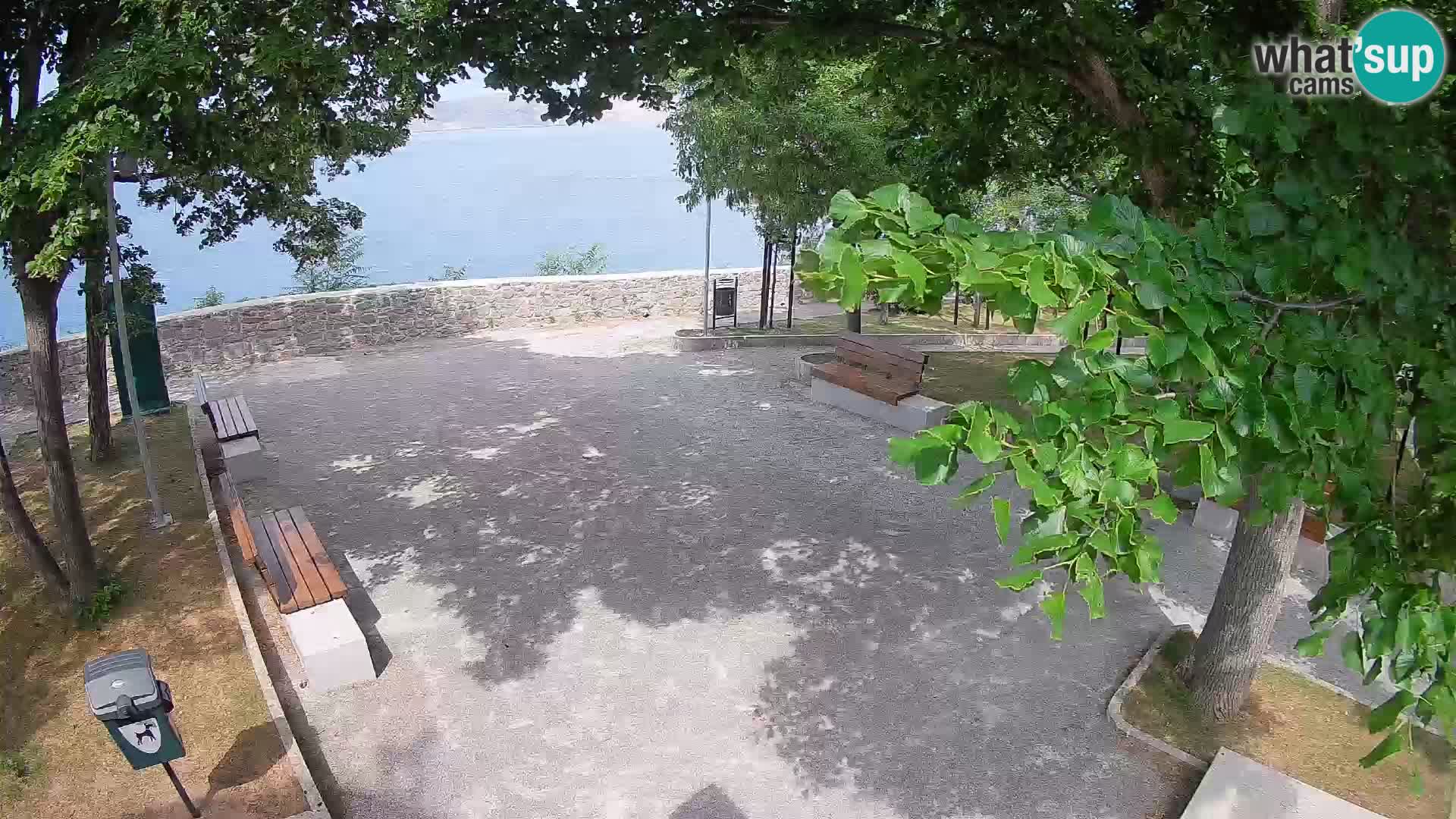 Spletna kamera Senj v živo – Park pisateljev in Velebitski kanal