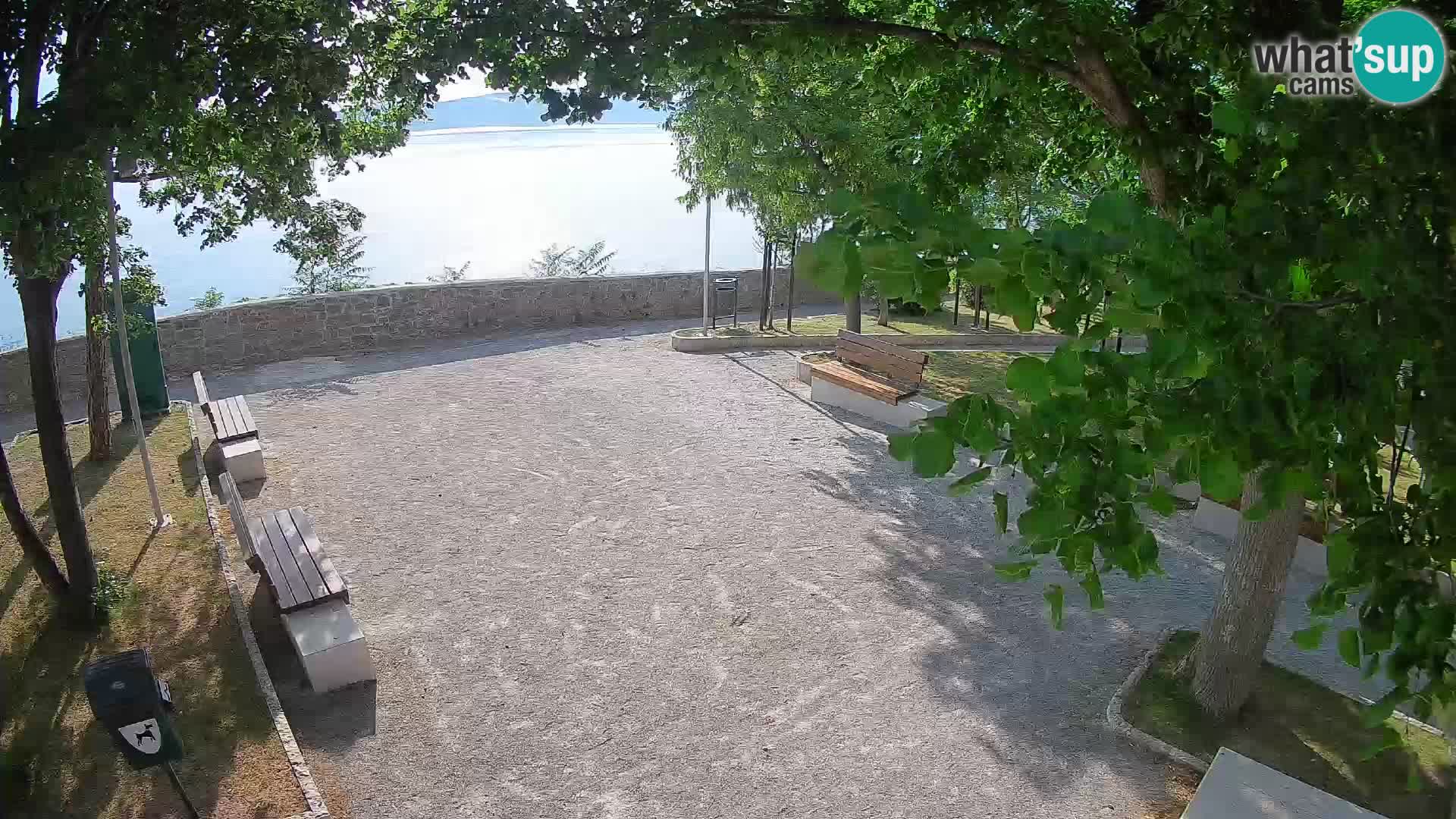 Spletna kamera Senj v živo – Park pisateljev in Velebitski kanal