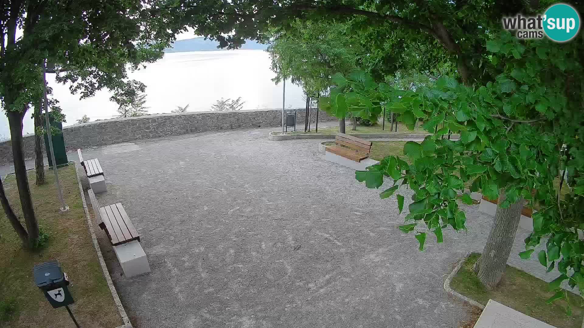 Spletna kamera Senj v živo – Park pisateljev in Velebitski kanal