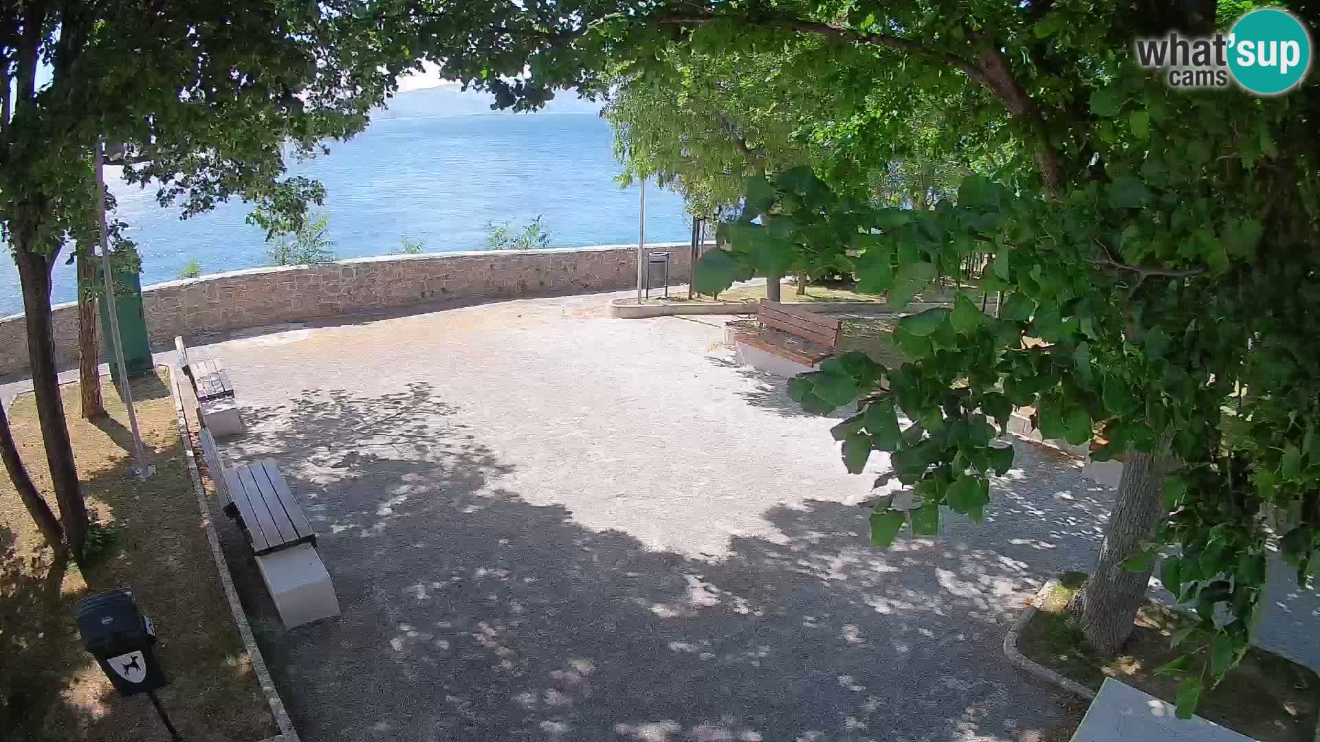 Spletna kamera Senj v živo – Park pisateljev in Velebitski kanal