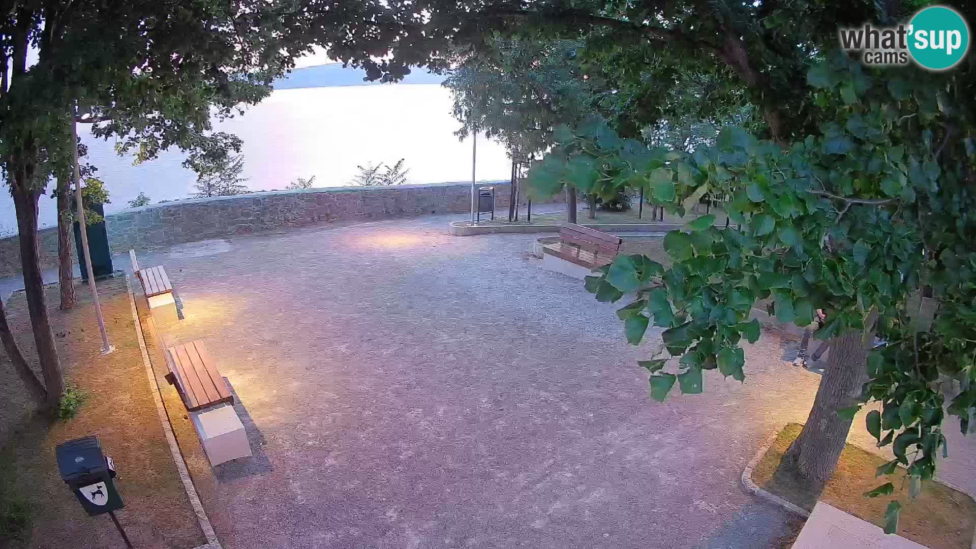 Spletna kamera Senj v živo – Park pisateljev in Velebitski kanal